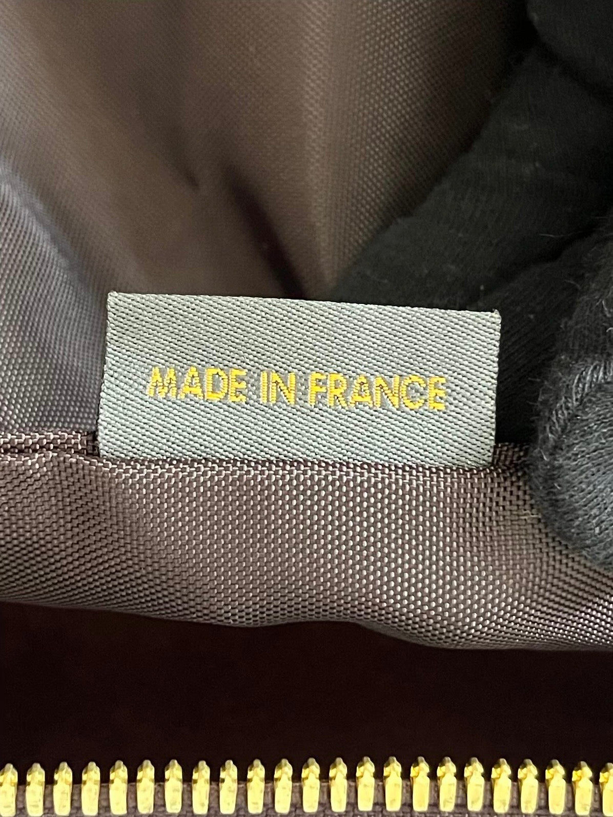 Louis Vuitton Helanga Taiga