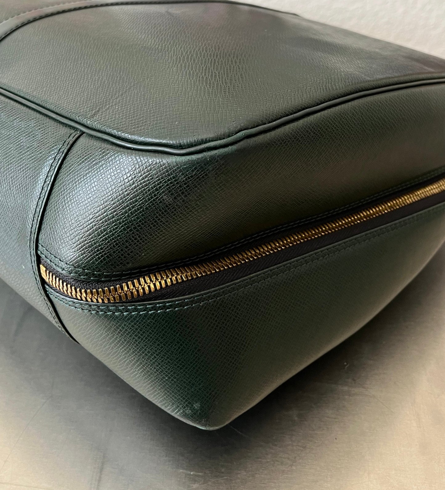 Louis Vuitton Helanga Taiga