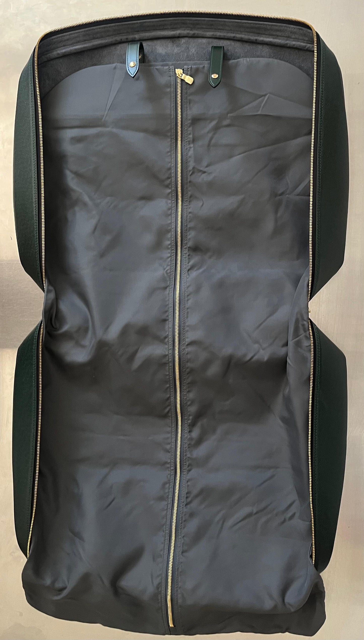 Louis Vuitton Helanga Taiga