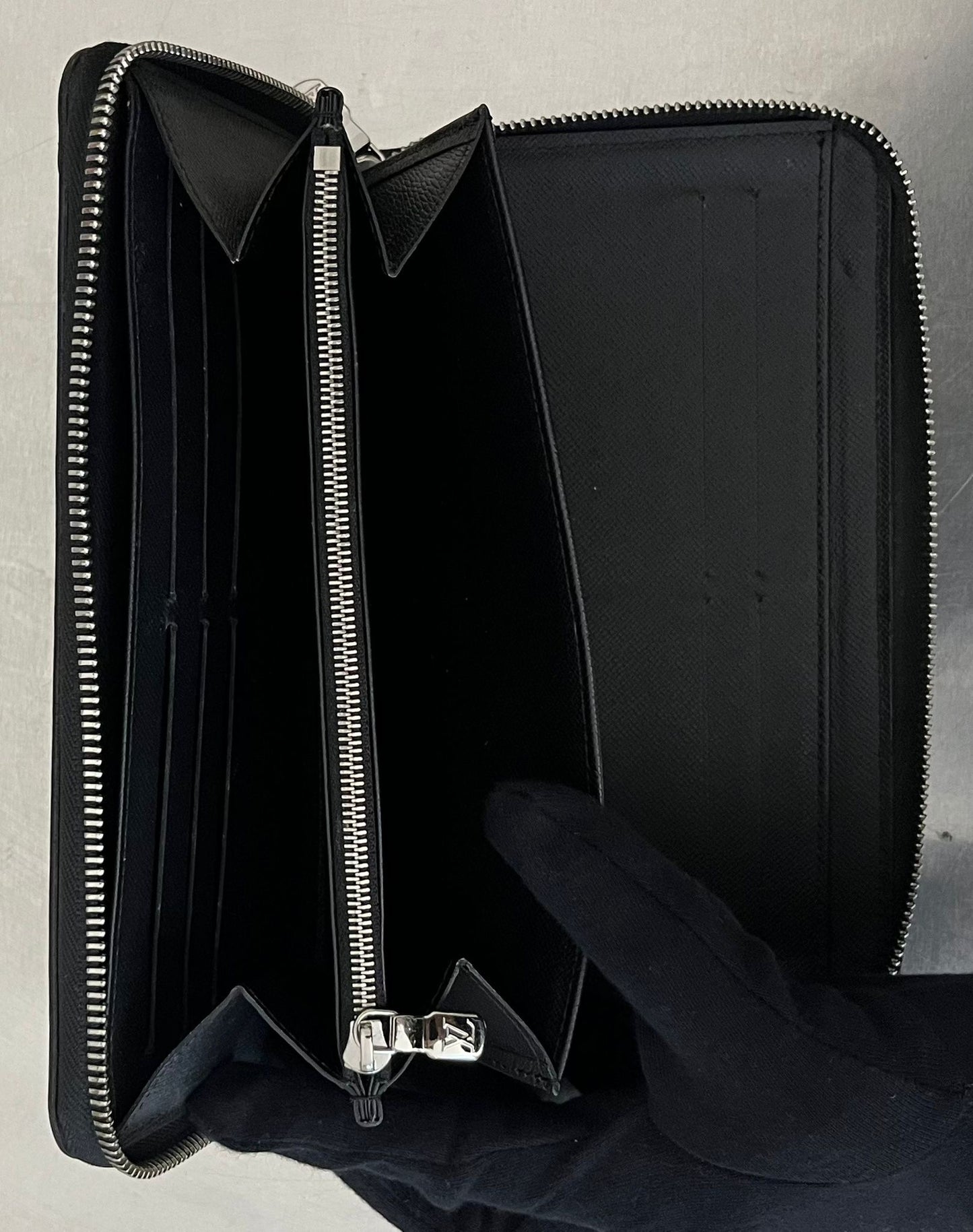 Louis Vuitton Zippy Organizer Epi