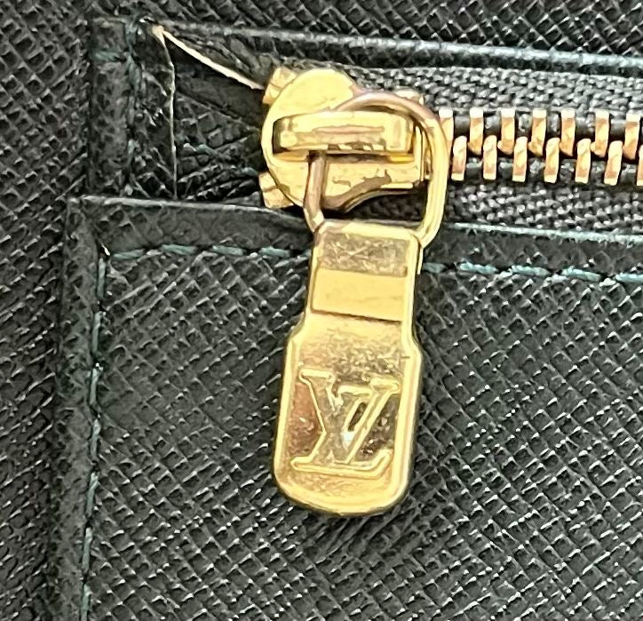Louis Vuitton Atoll Organizer Taiga (Dunkelgrün)
