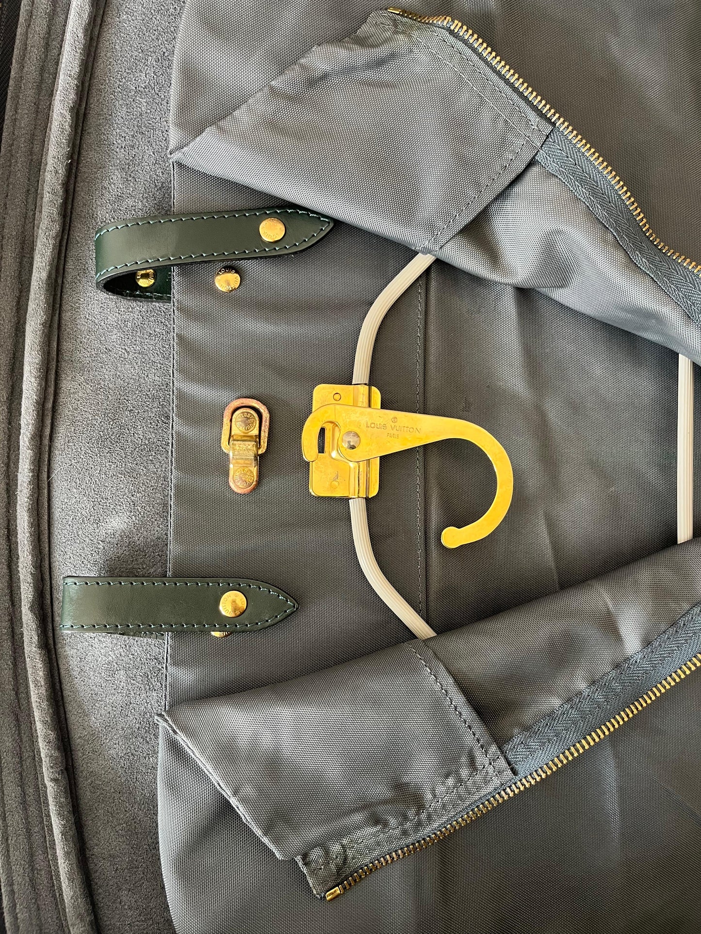 Louis Vuitton Helanga Taiga