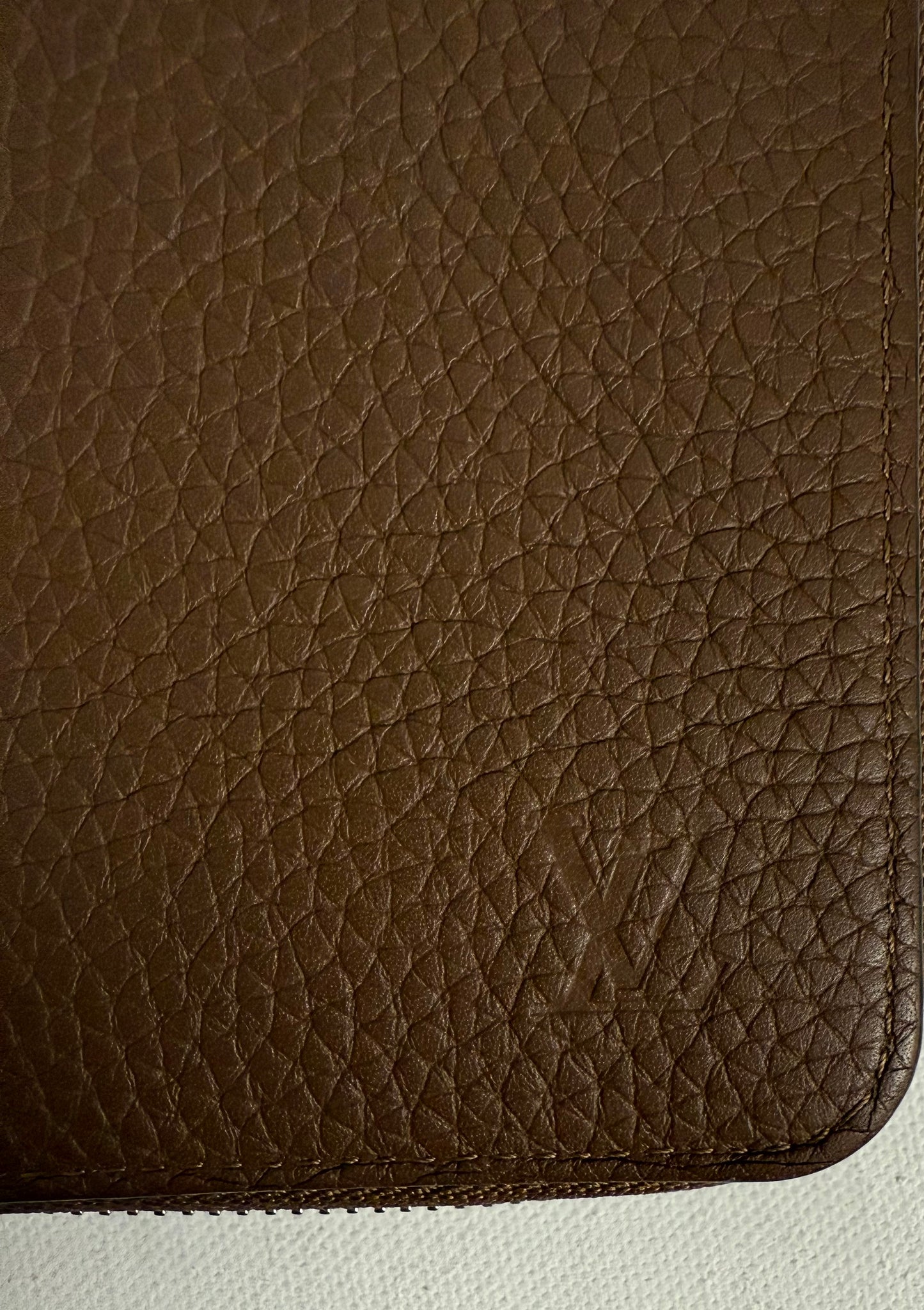 Louis Vuitton Zippy Vertical Taurillon Leder