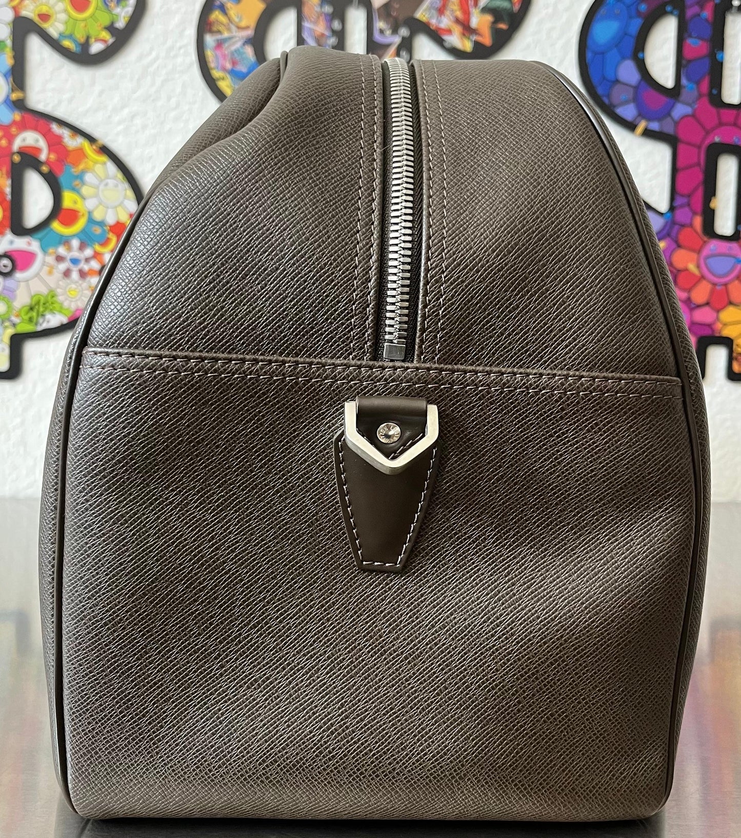 Louis Vuitton Kendall PM Taiga Leder