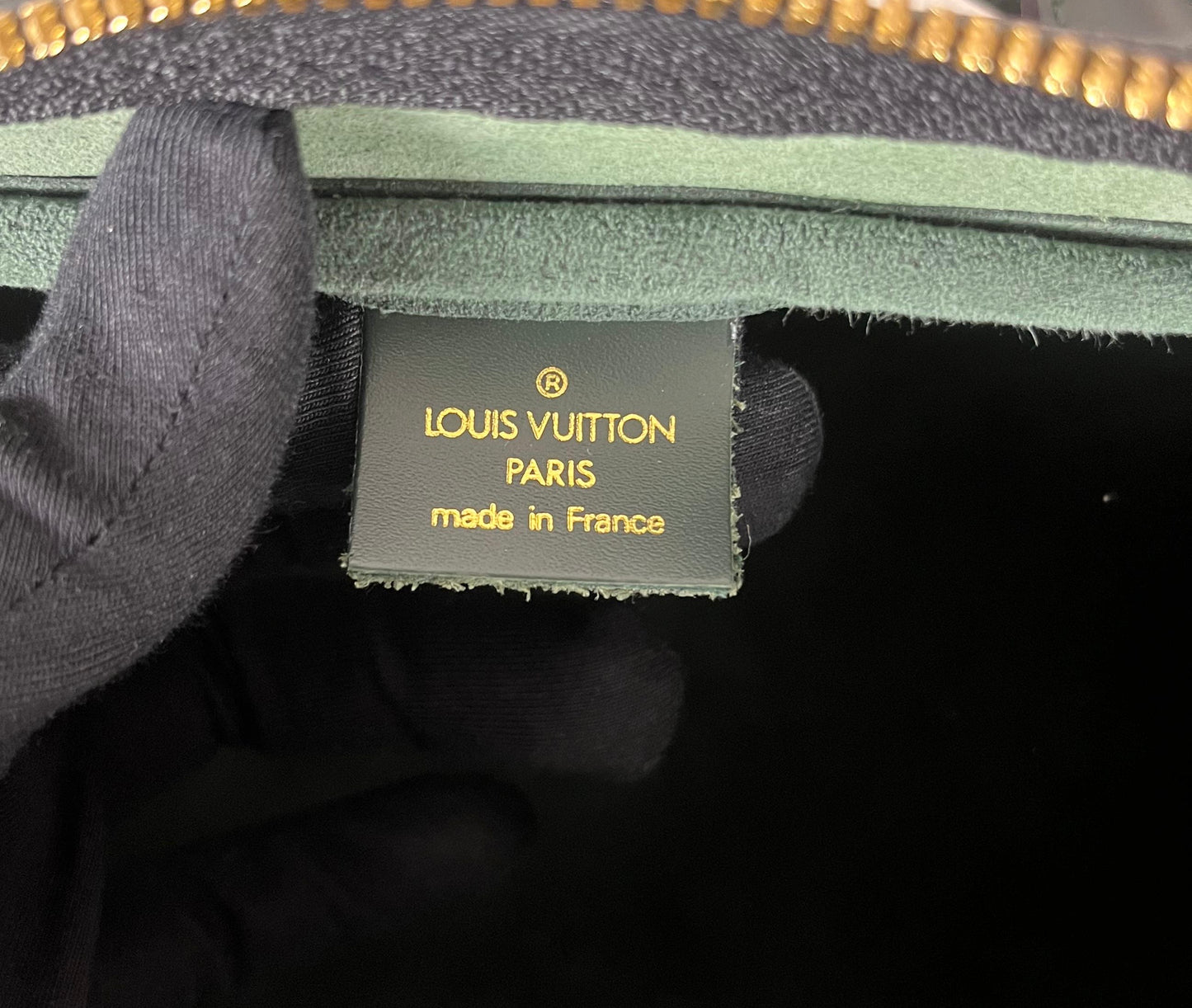 Louis Vuitton Kendall PM Taiga Leder