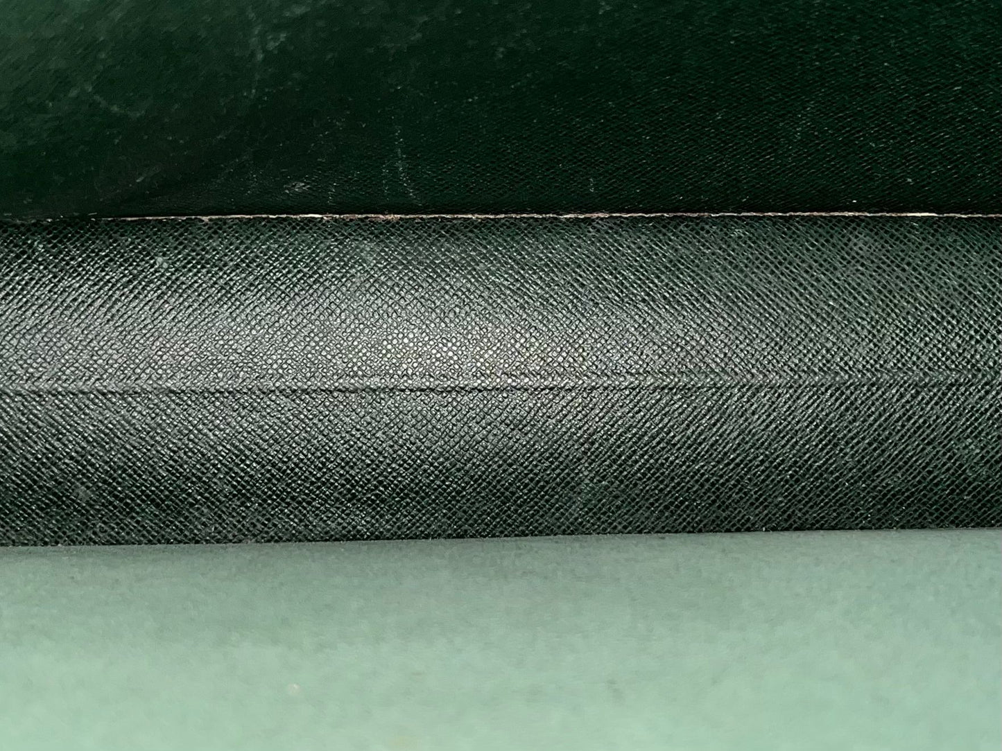 Louis Vuitton Serviette Kourad
