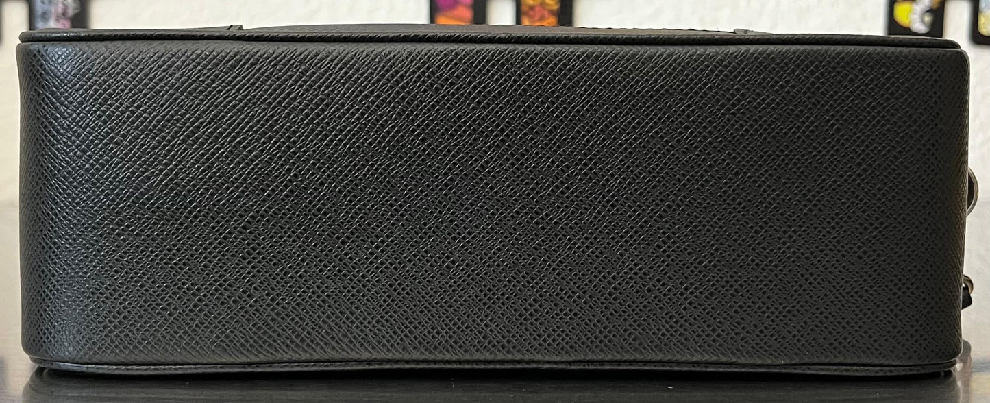 Louis Vuitton Pavel Taiga Leder