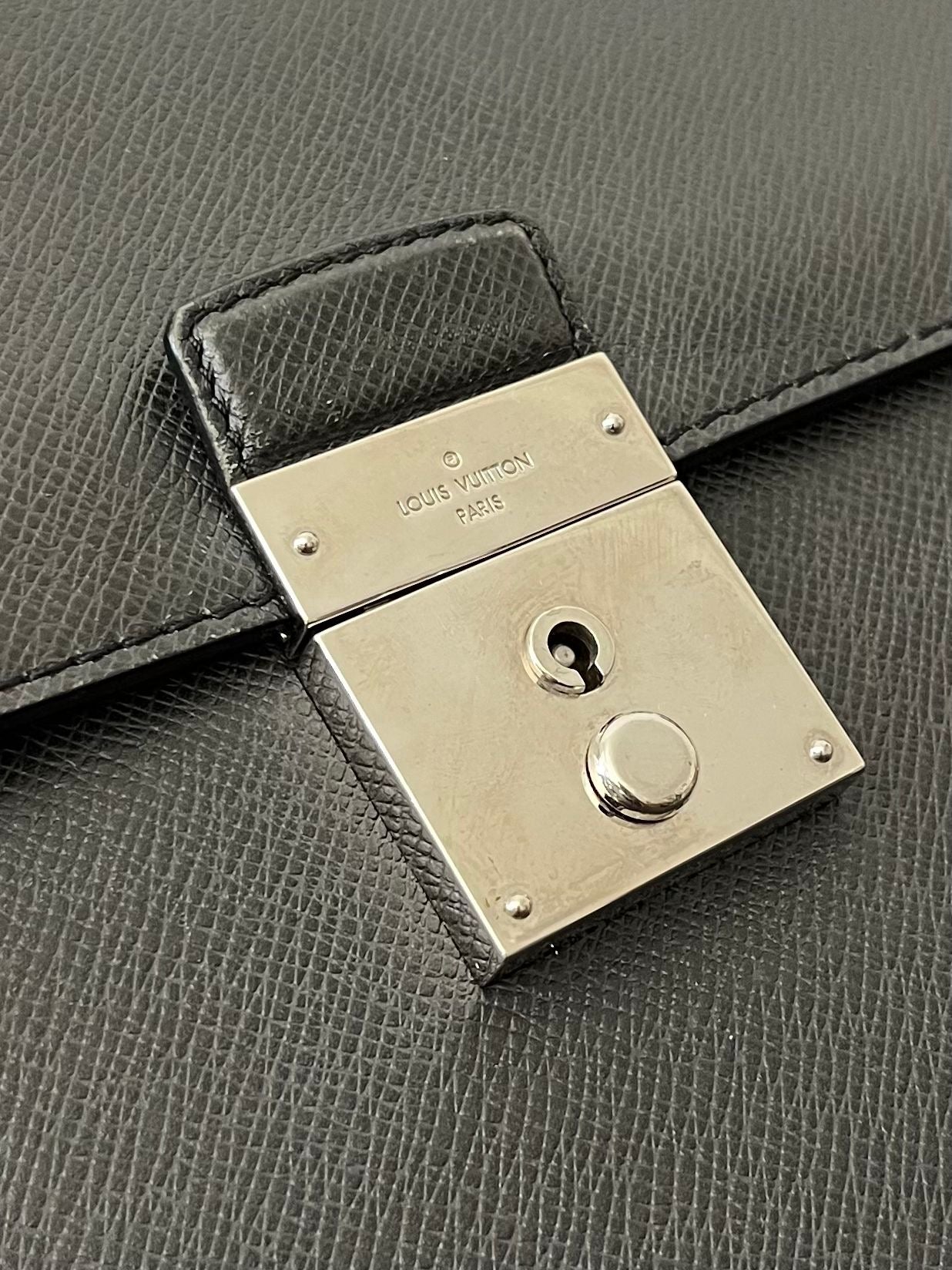 Louis Vuitton Neo Robusto 2 Taiga