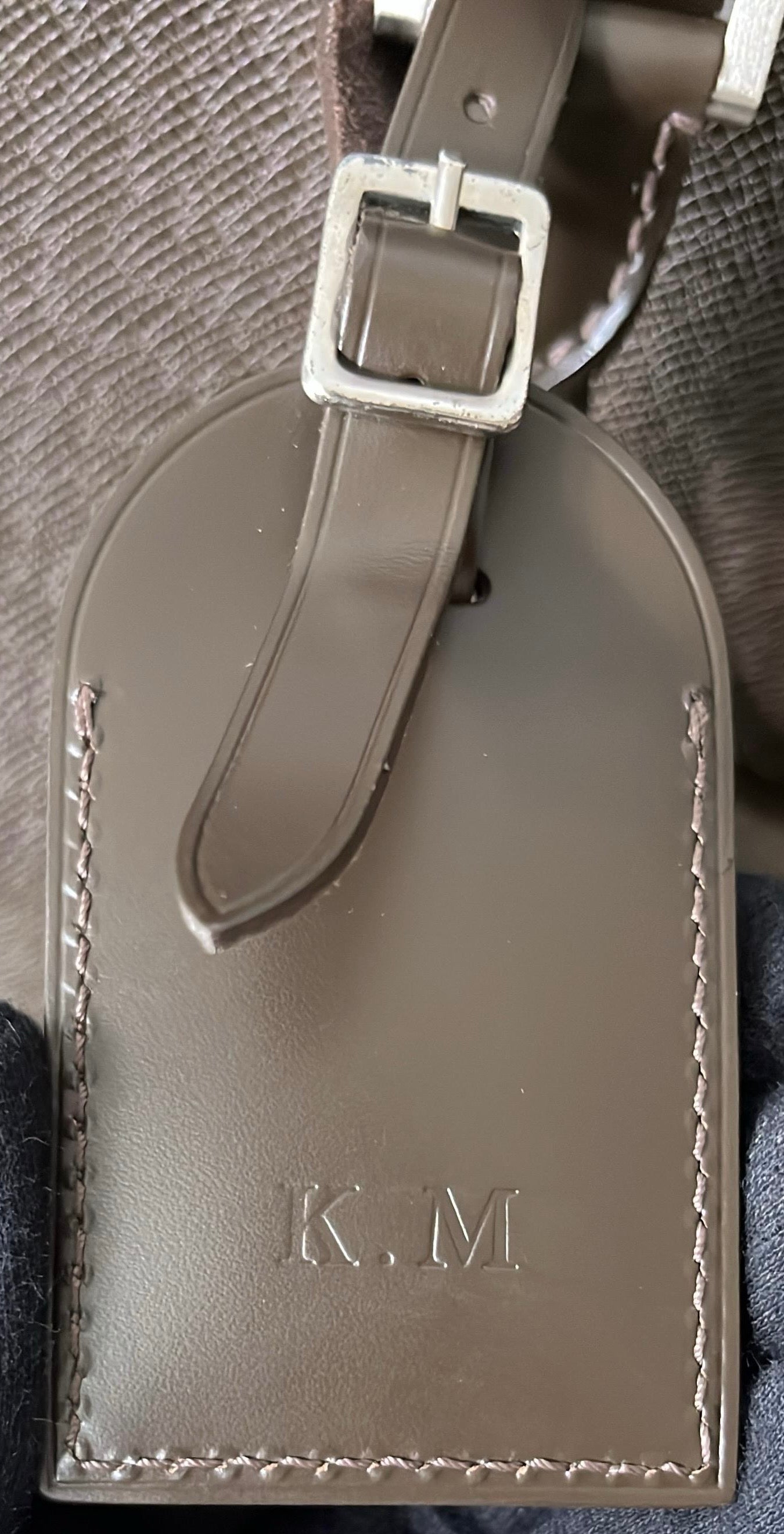 Louis Vuitton Kendall PM Taiga Leder