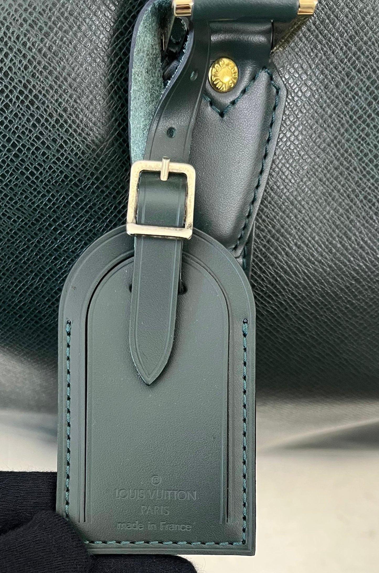 Louis Vuitton Kendall PM Taiga Leder
