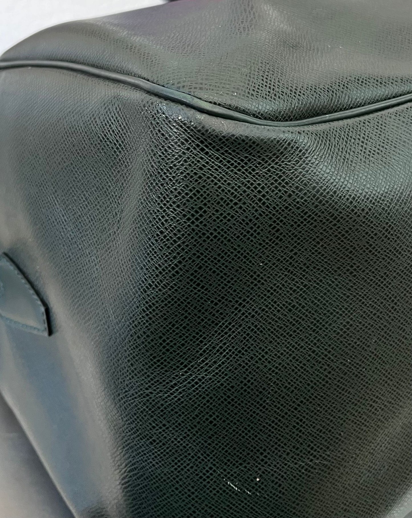 Louis Vuitton Kendall GM Taiga Leder