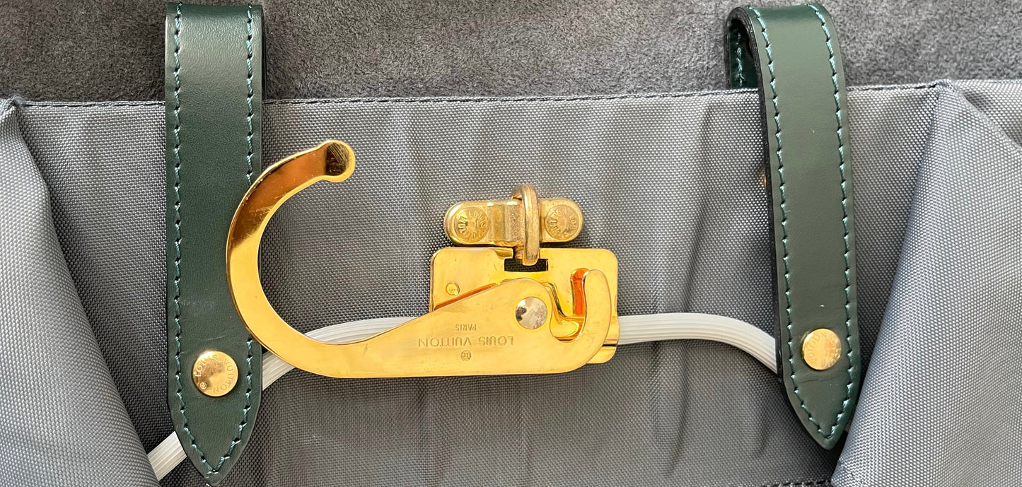 Louis Vuitton Helanga Taiga
