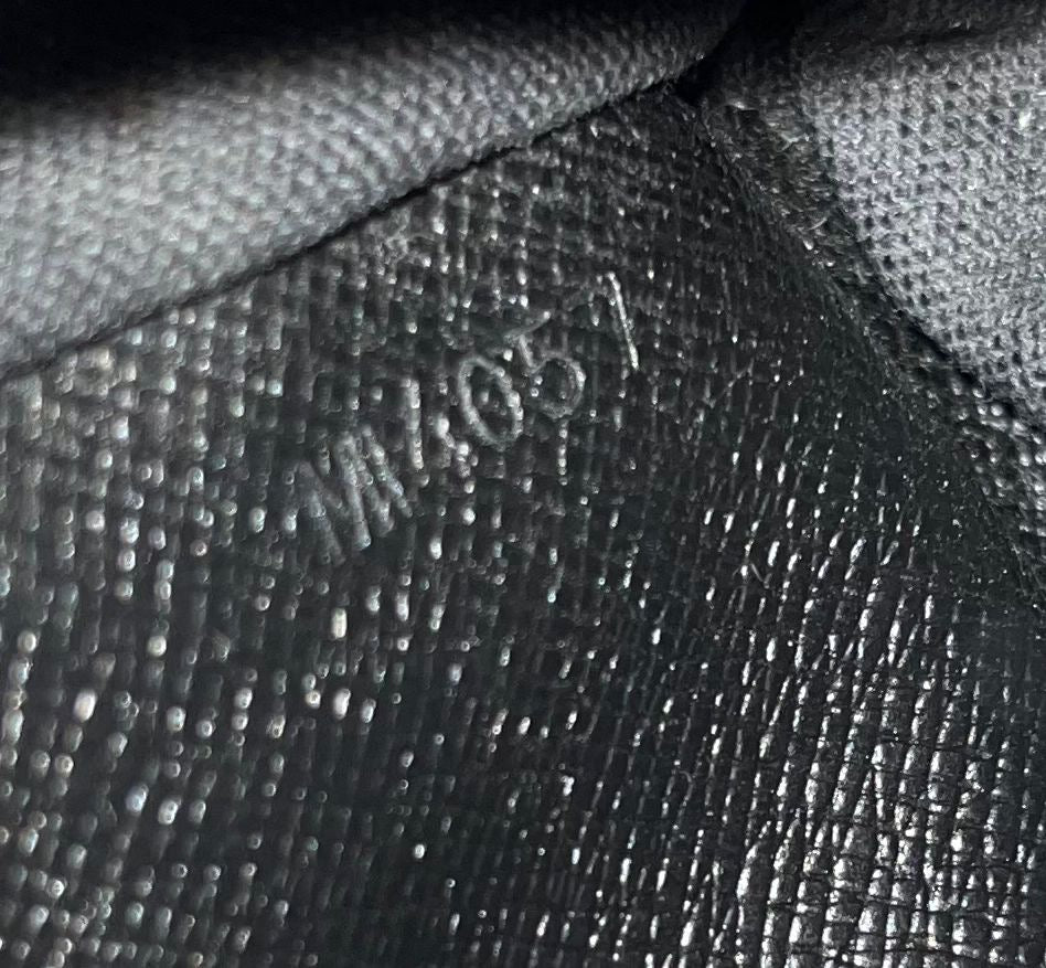 Louis Vuitton Pavel Taiga Leder