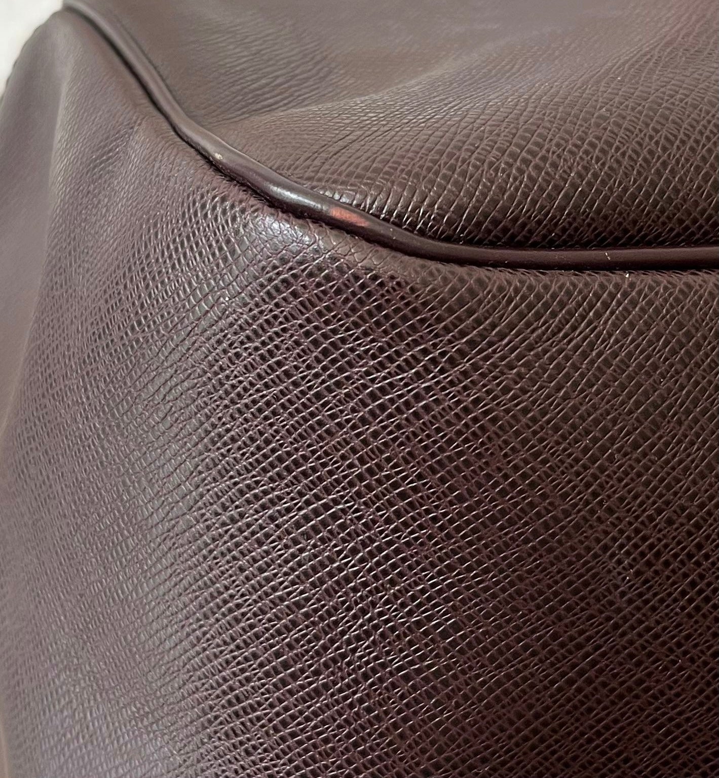 Louis Vuitton Kendall PM Taiga Leder