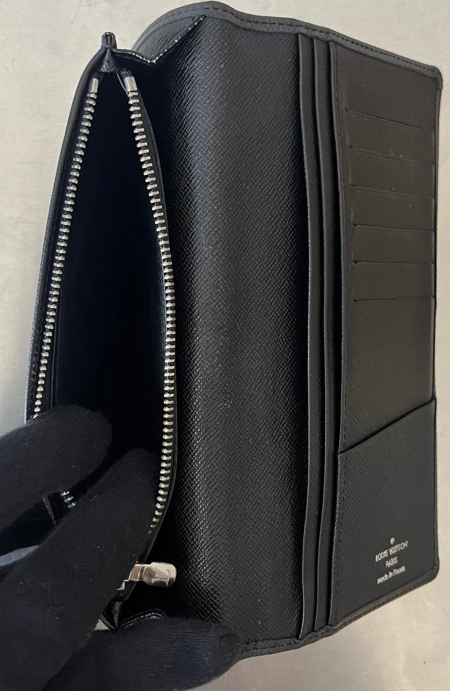 Louis Vuitton Brazza Taiga