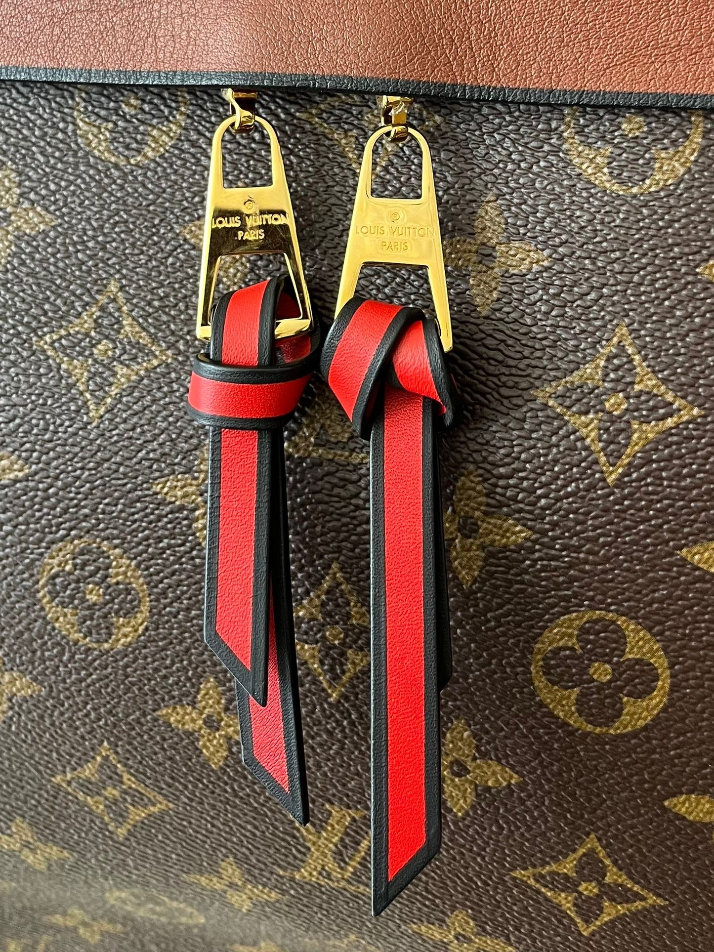 Louis Vuitton Tuileries Hobo