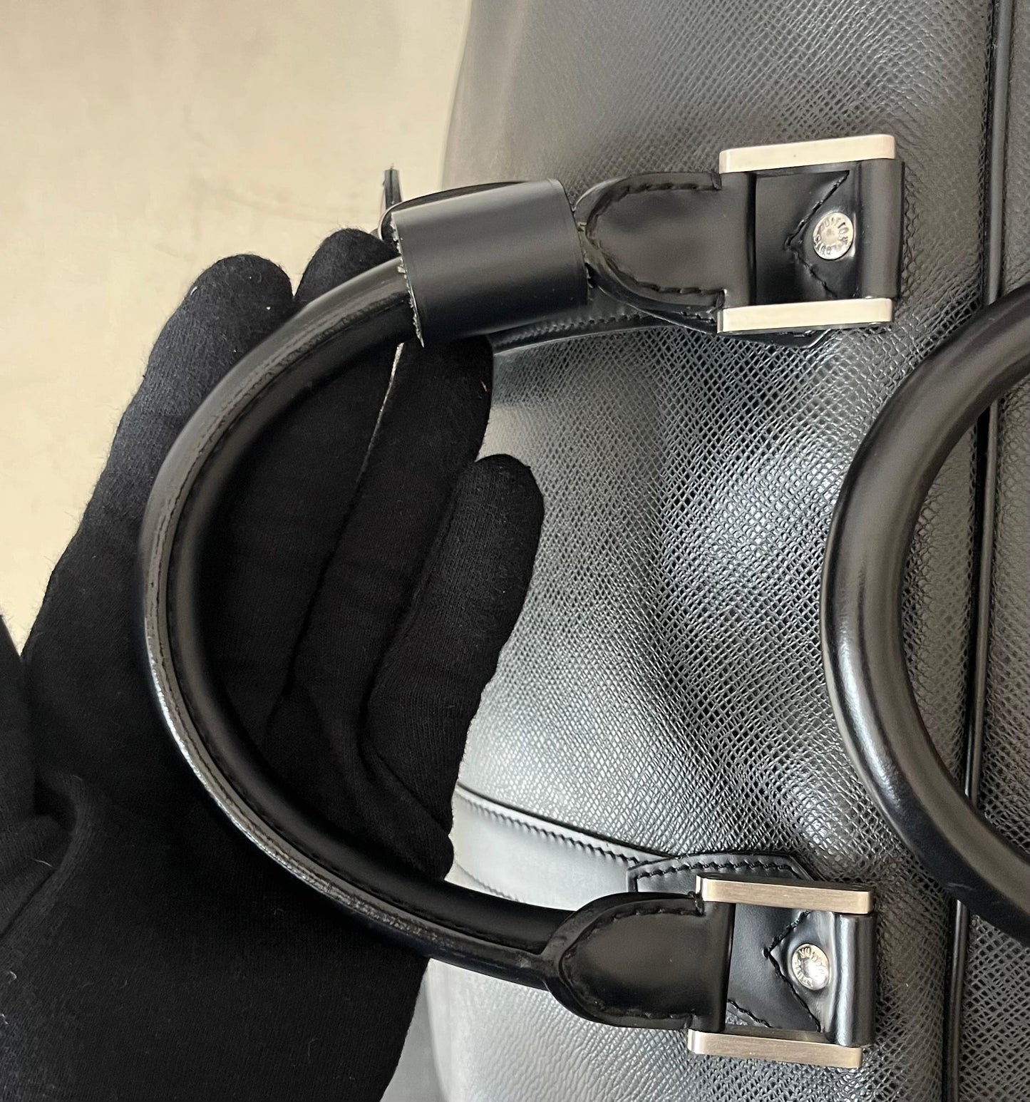 Louis Vuitton Kendall GM Taiga Leder