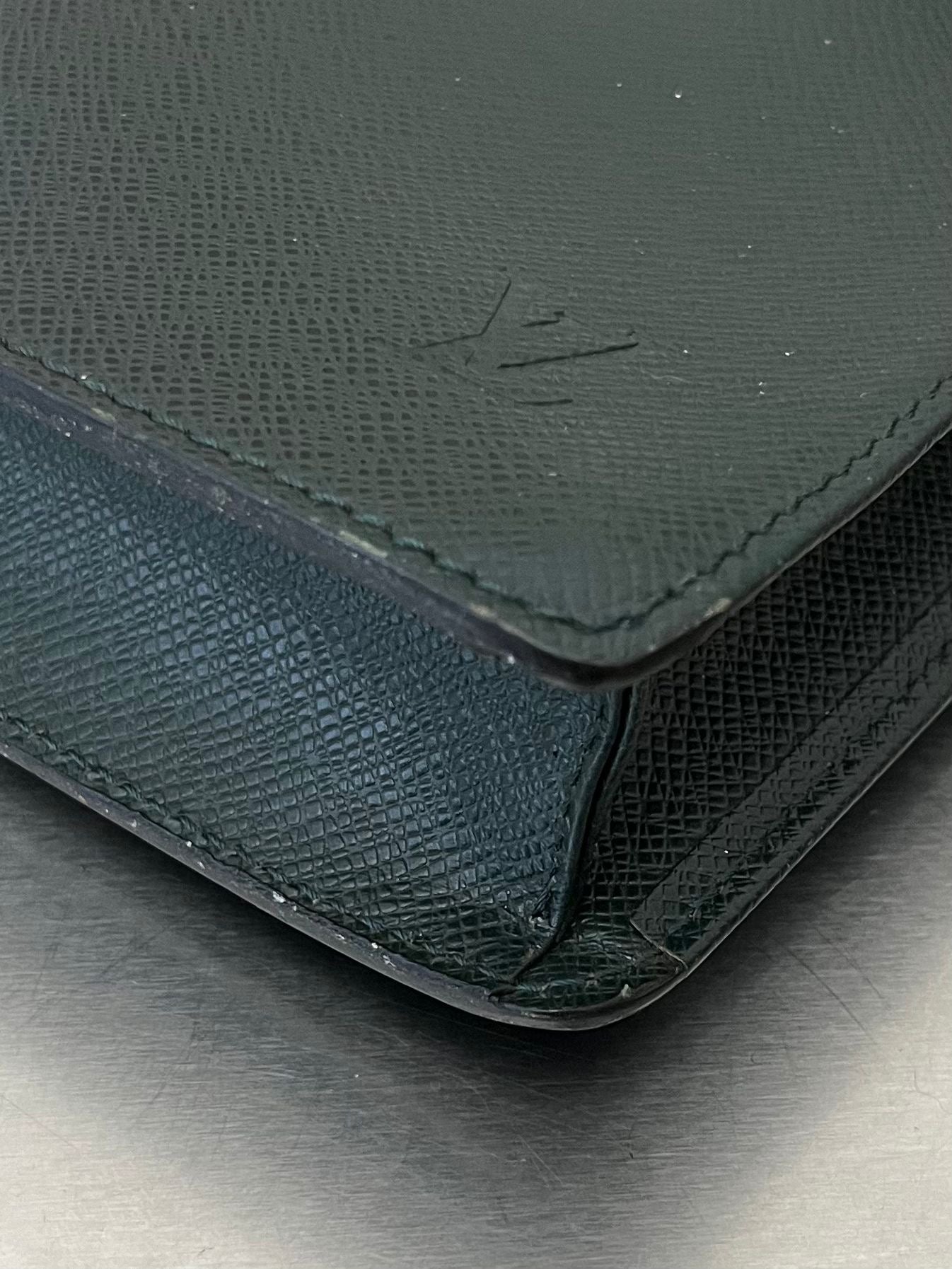 Louis Vuitton Serviette Kourad