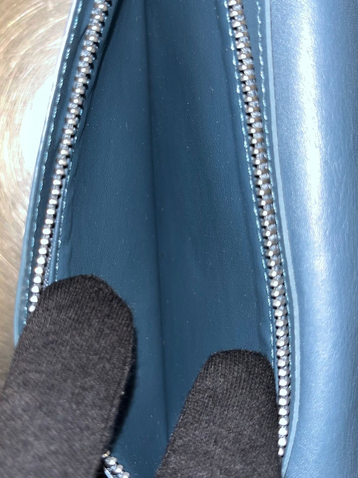 Louis Vuitton Brazza Infini Leder