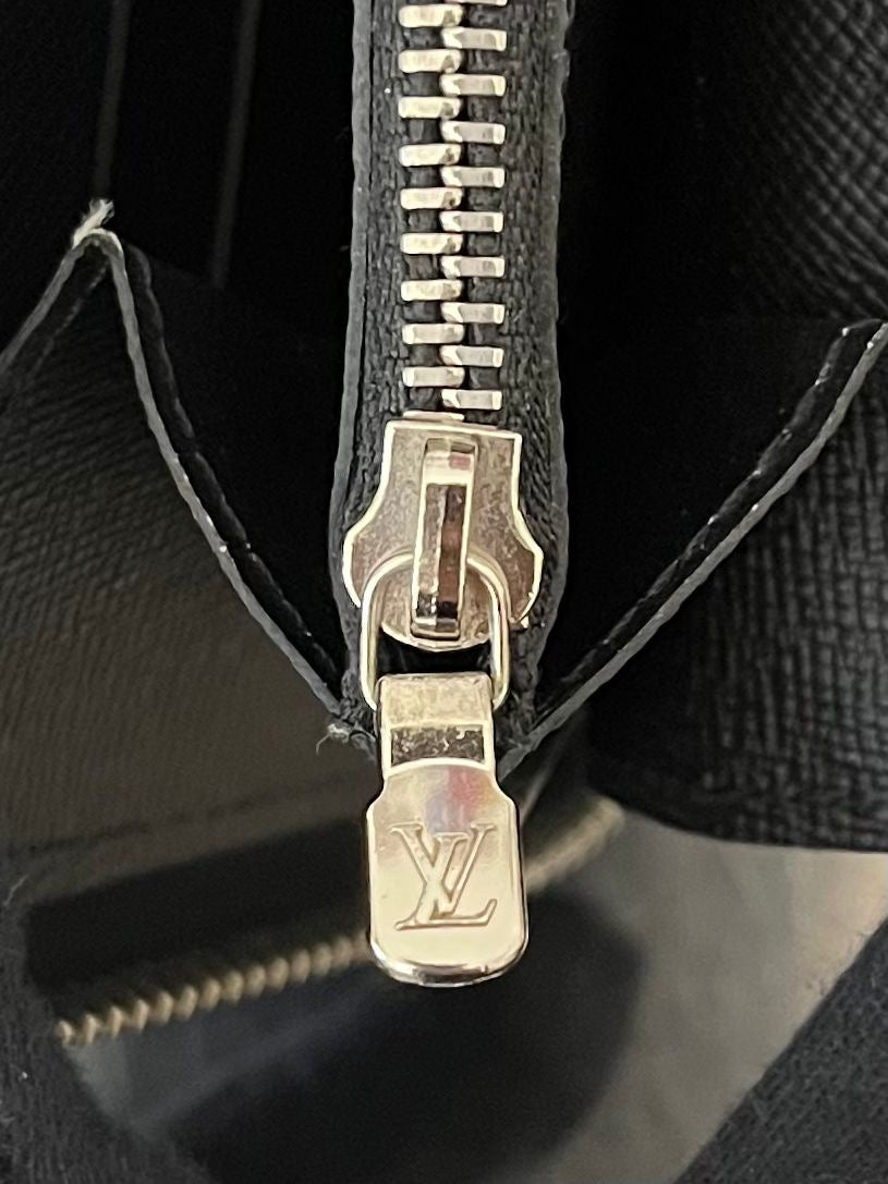 Louis Vuitton Zippy Organizer Epi