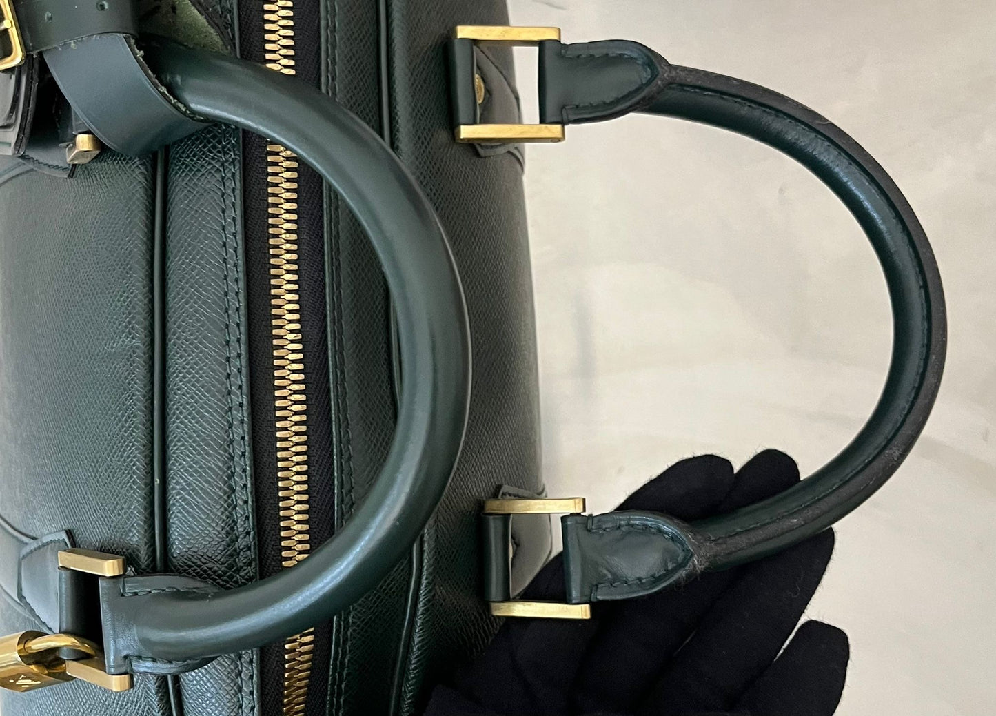 Louis Vuitton Helanga Taiga