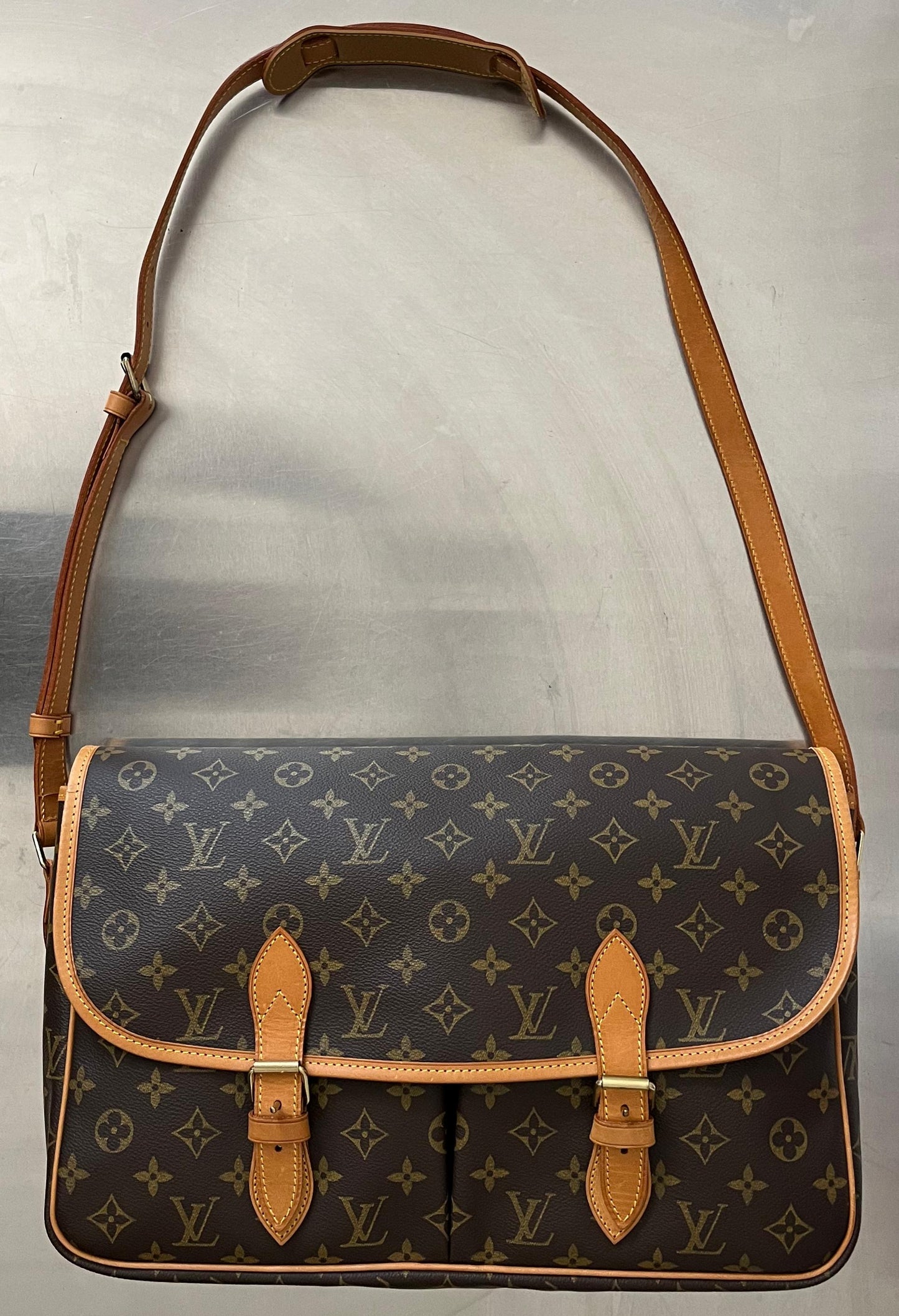 Louis Vuitton Gibeciere GM Messenger