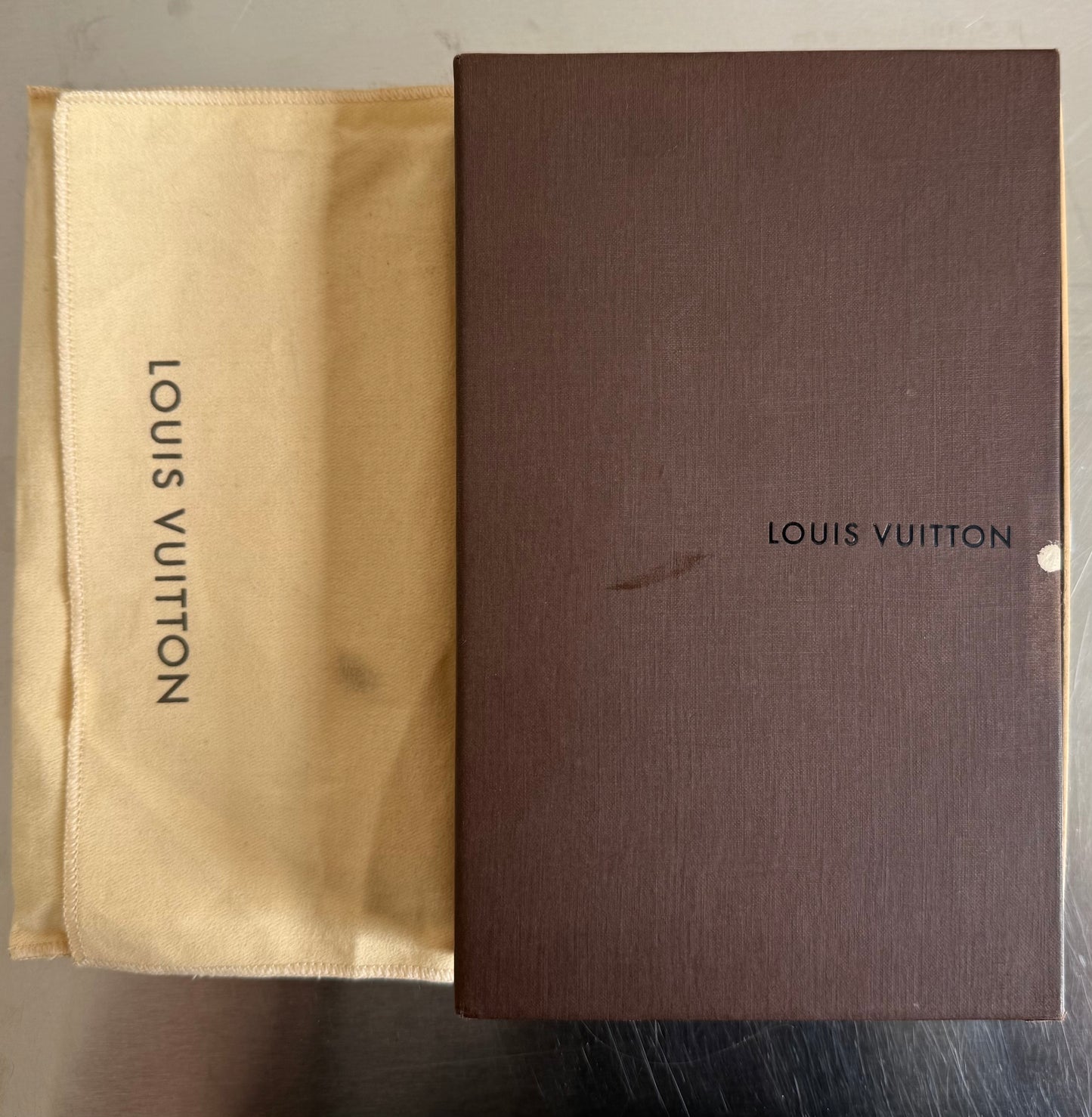 Louis Vuitton Zippy Vertical Infini Leder