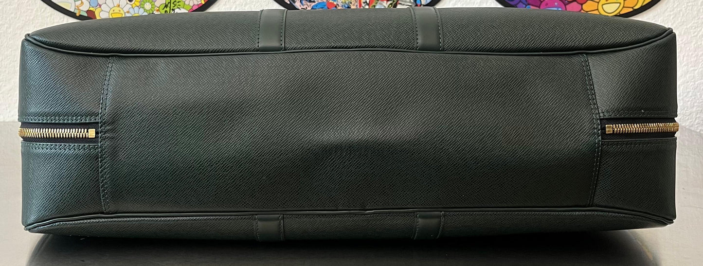 Louis Vuitton Helanga Taiga