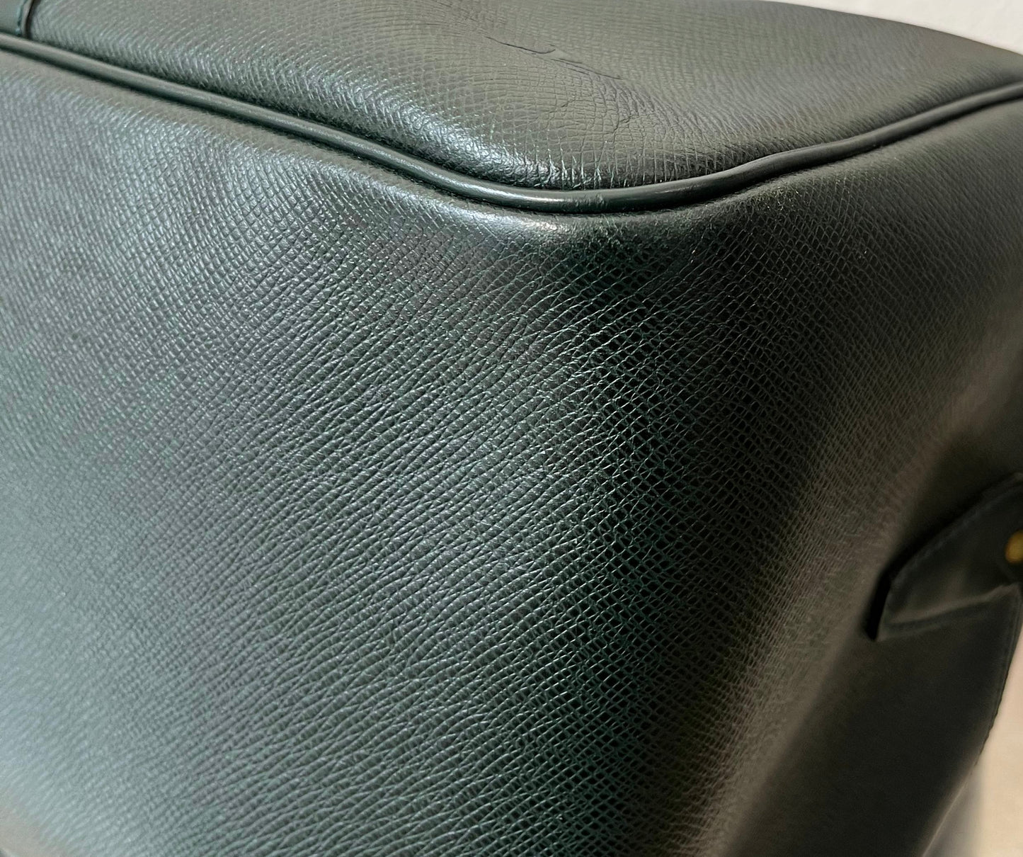 Louis Vuitton Kendall PM Taiga Leder