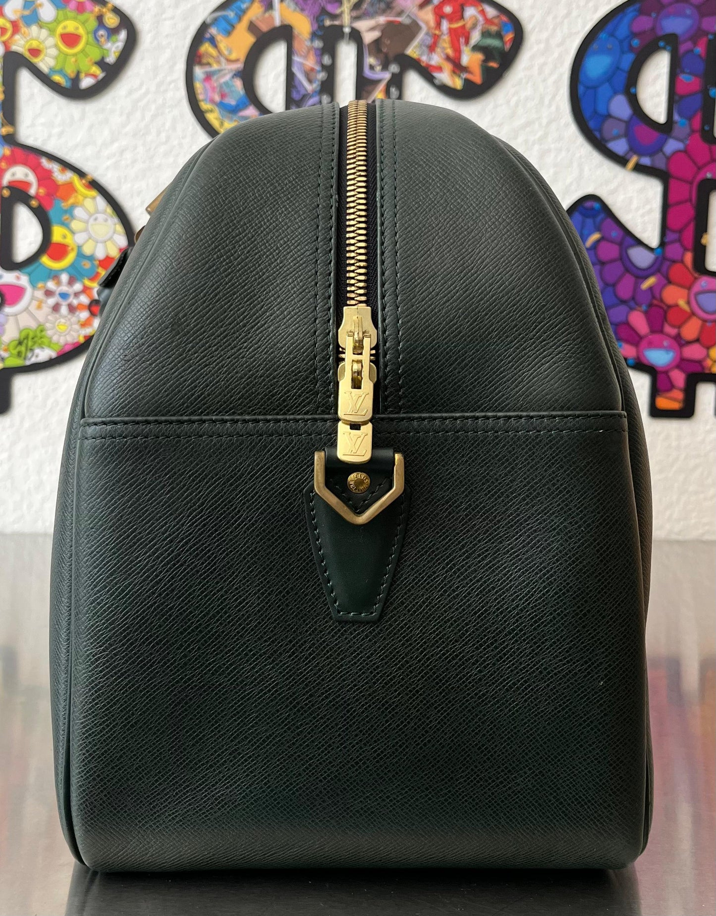 Louis Vuitton Kendall PM Taiga Leder