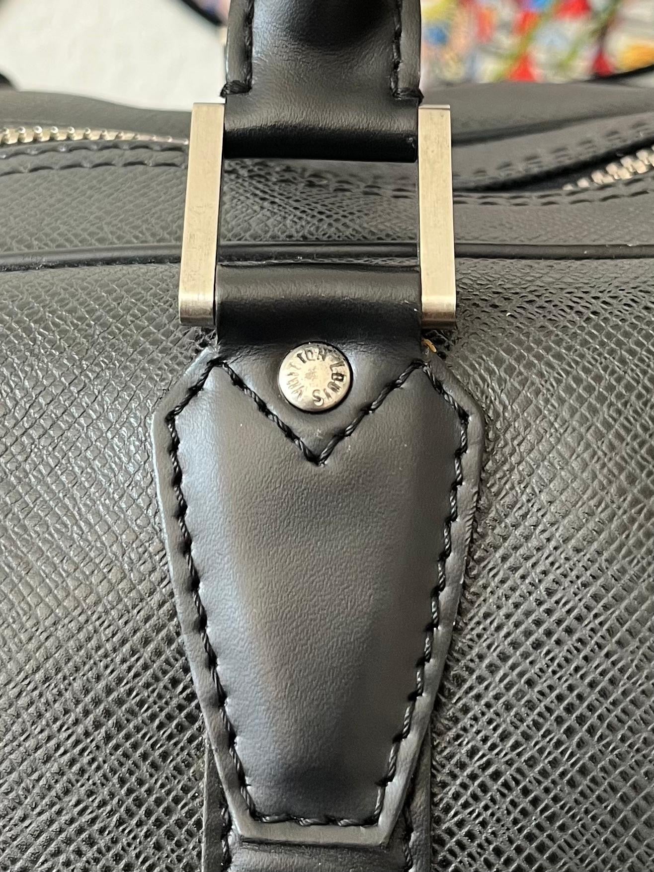 Louis Vuitton Kendall GM Taiga Leder