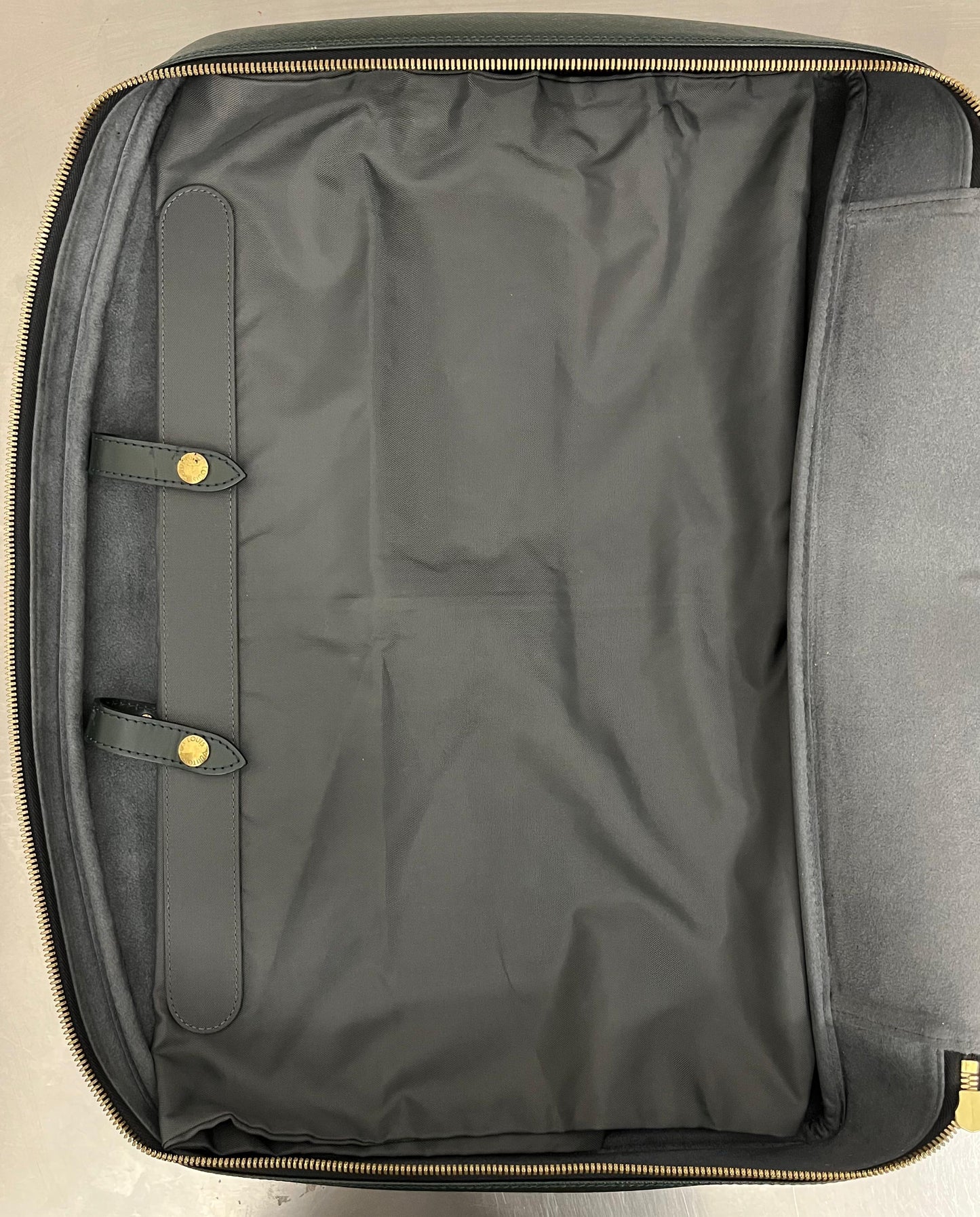 Louis Vuitton Helanga Taiga