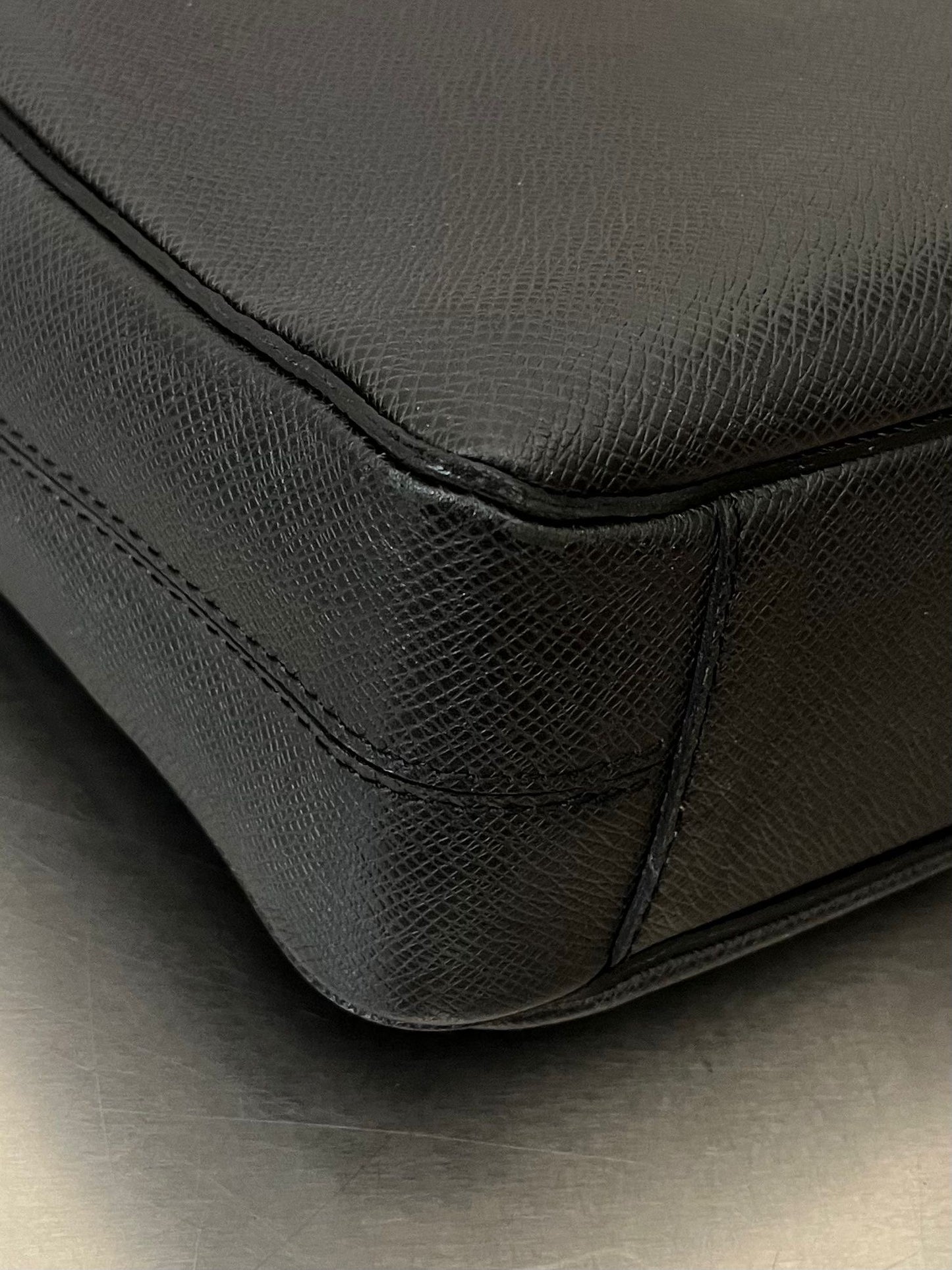Louis Vuitton Porte Documents Taiga