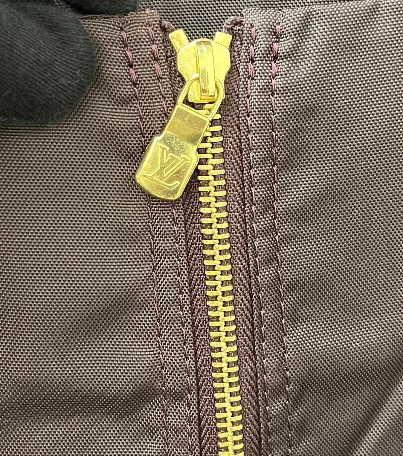 Louis Vuitton Helanga Taiga