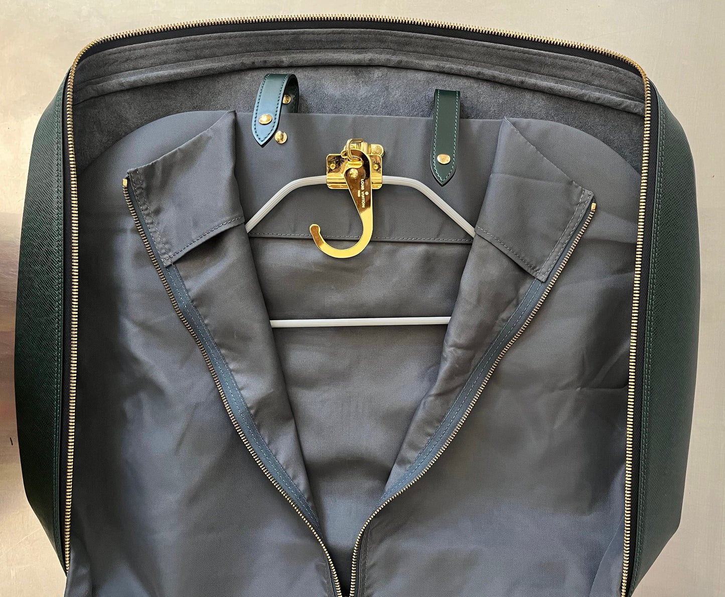 Louis Vuitton Helanga Taiga