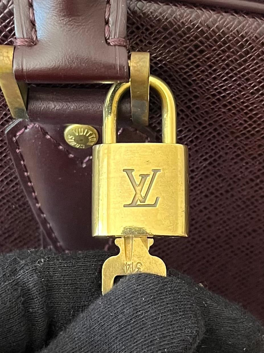Louis Vuitton Helanga Taiga