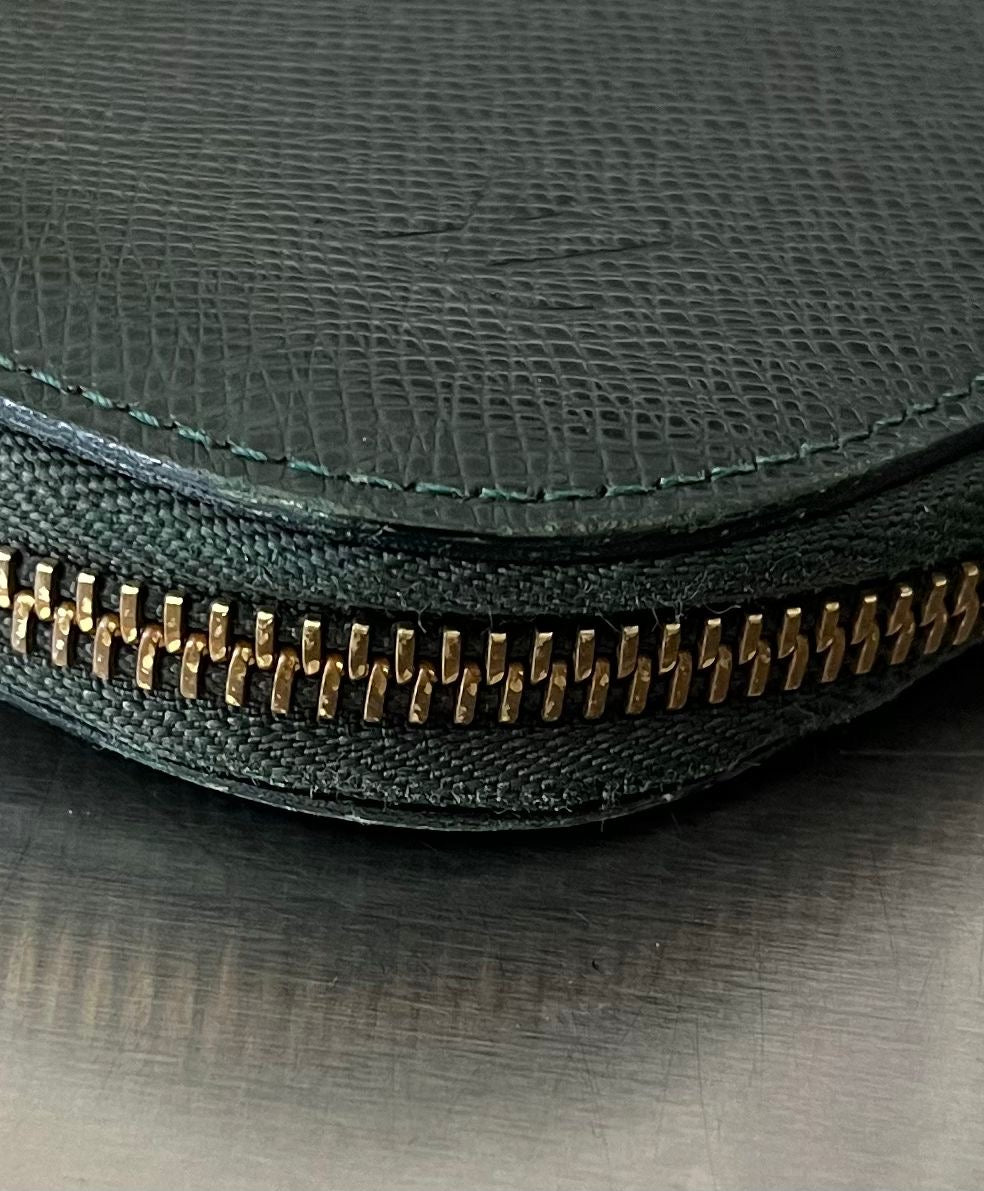 Louis Vuitton Atoll Organizer Taiga (Dunkelgrün)