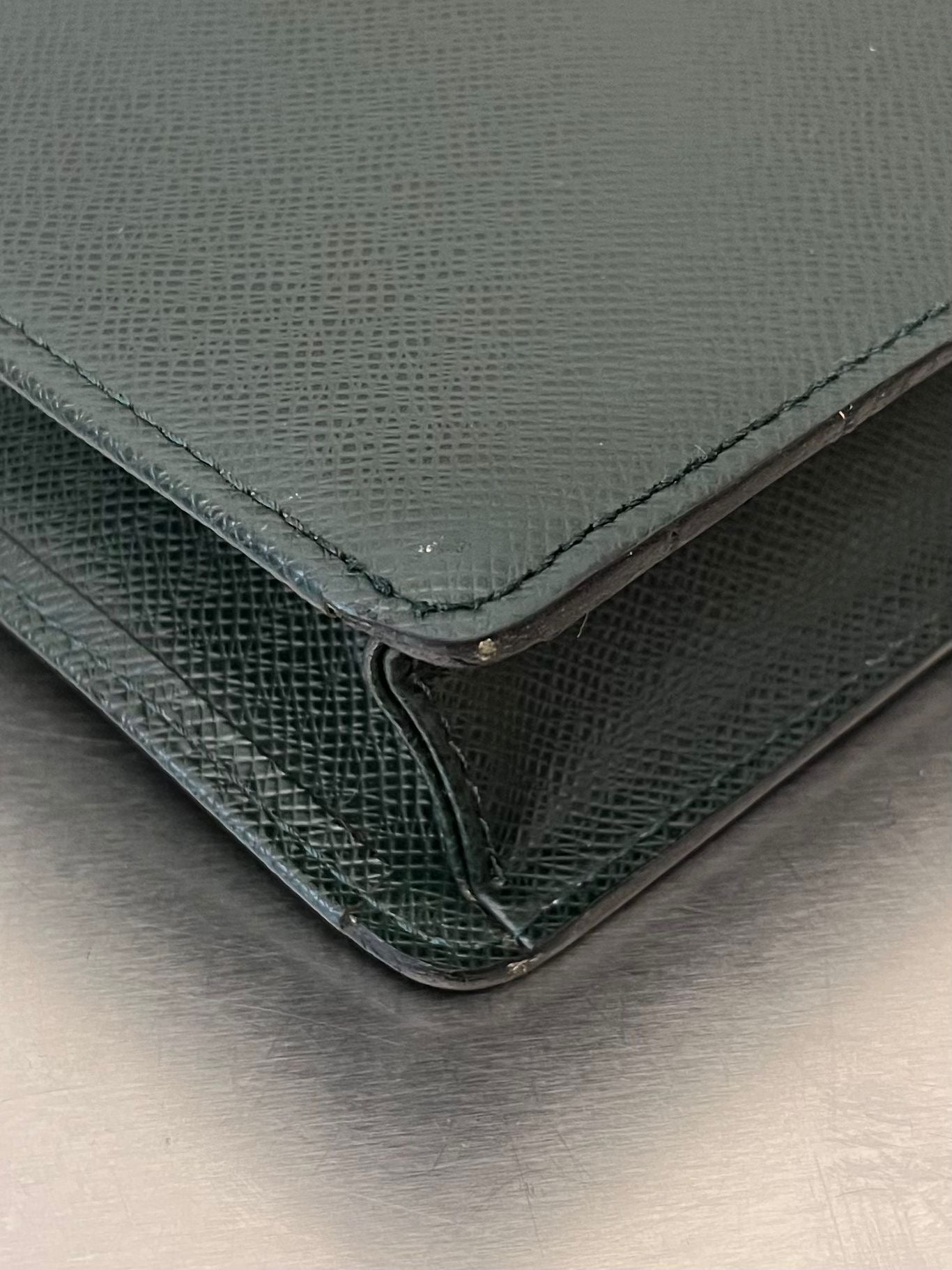 Louis Vuitton Serviette Kourad