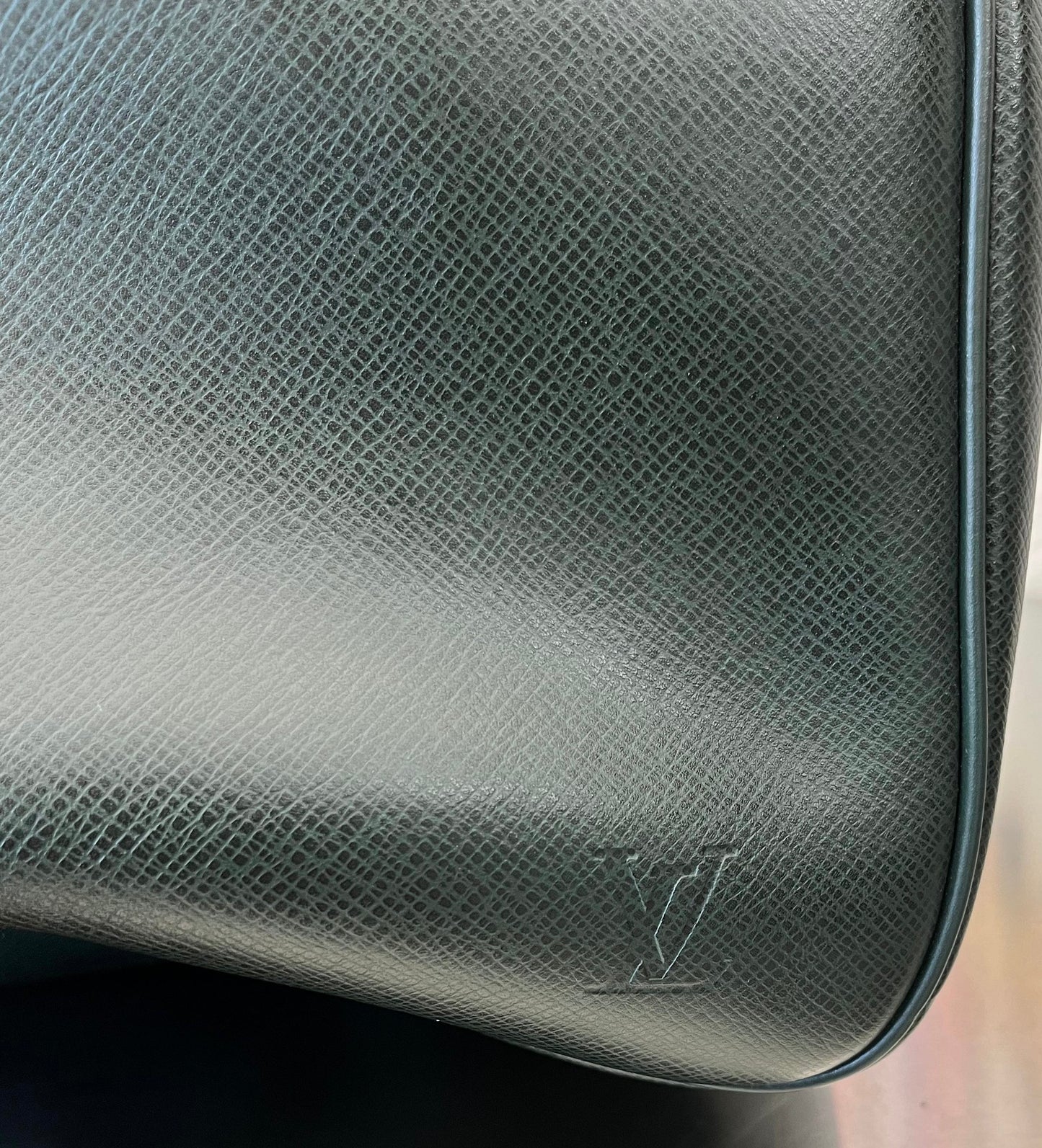 Louis Vuitton Kendall PM Taiga Leder