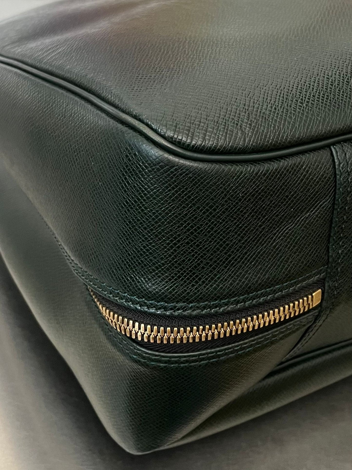 Louis Vuitton Helanga Taiga