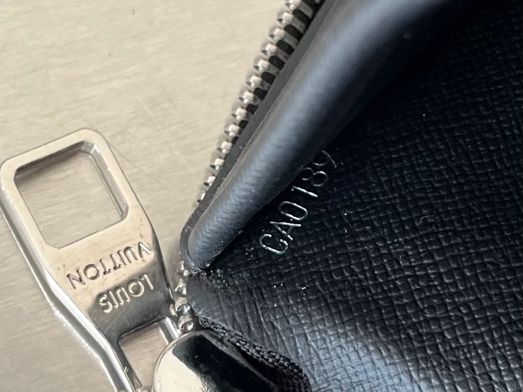 Louis Vuitton Zippy Vertical Damier