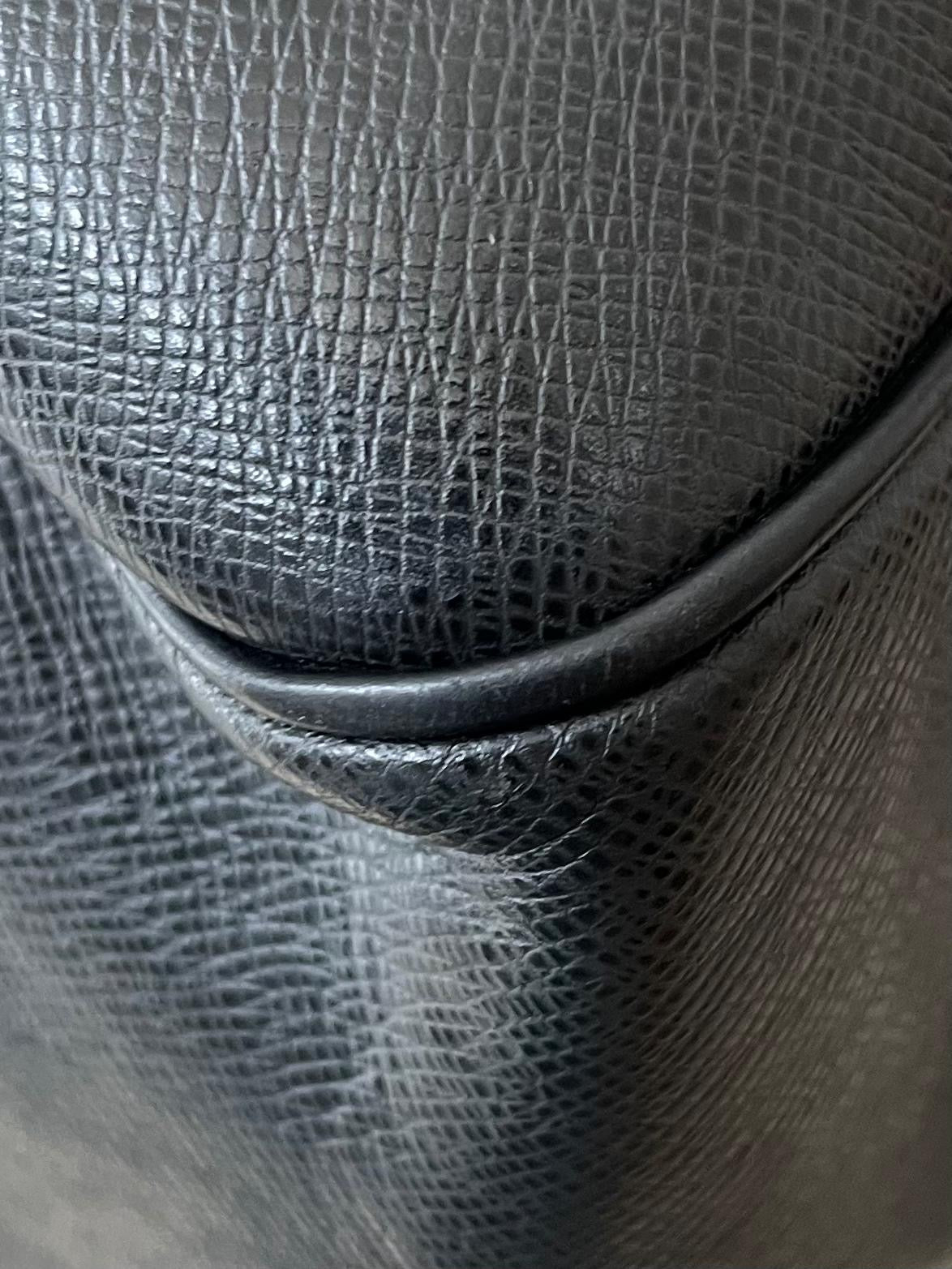Louis Vuitton Kendall GM Taiga Leder