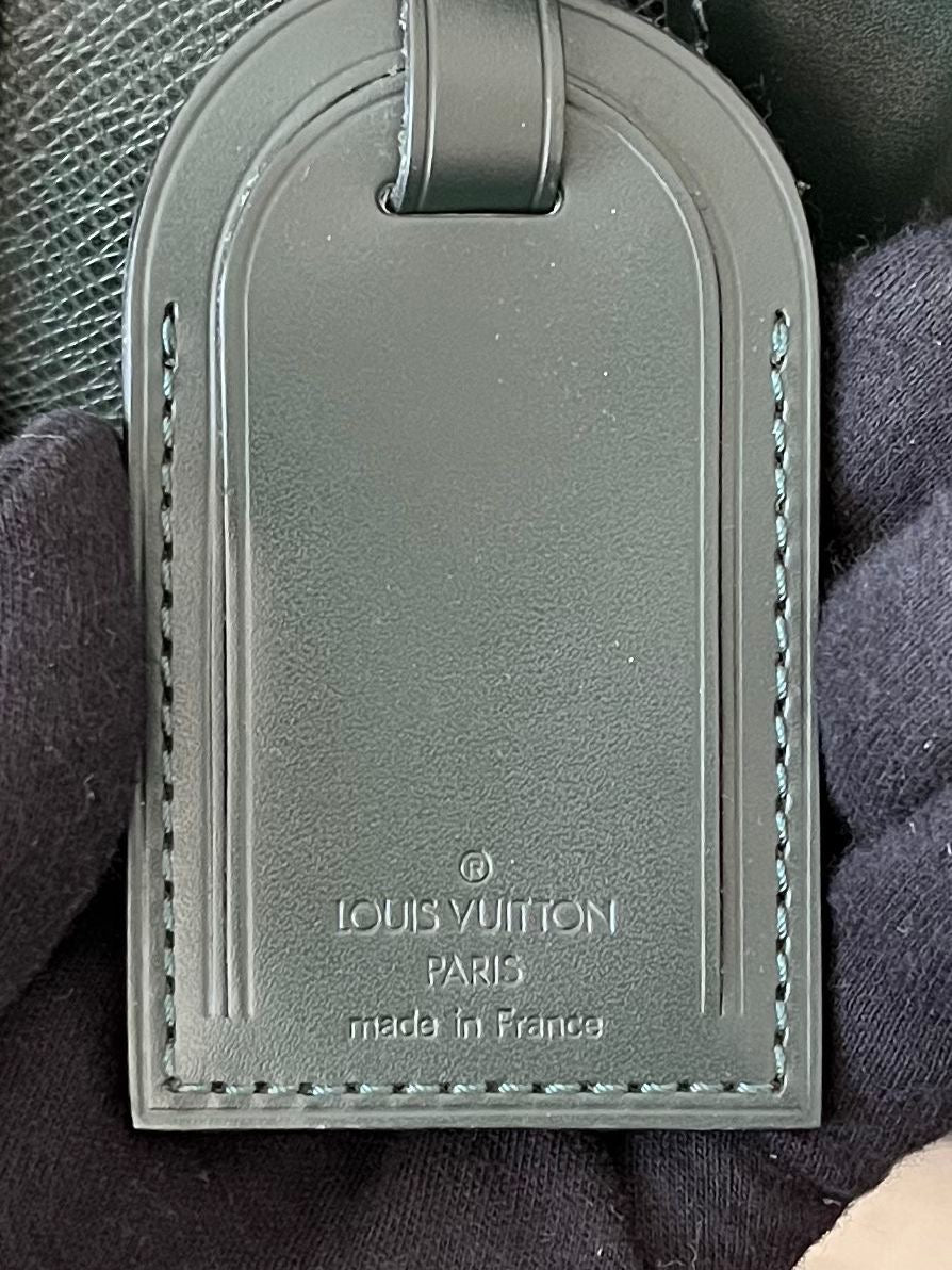 Louis Vuitton Kendall PM Taiga Leder