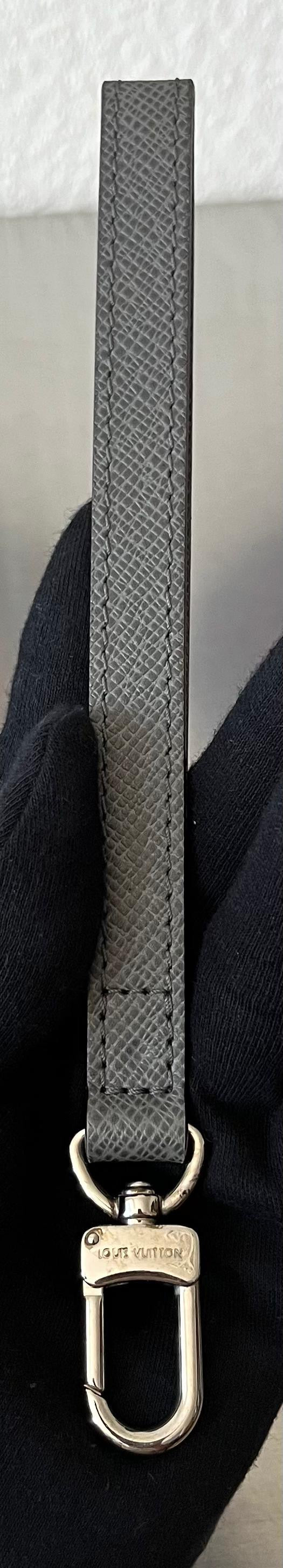 Louis Vuitton Neo Bellaia Taiga Leder
