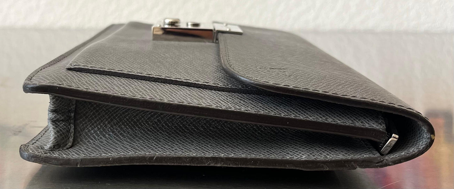 Louis Vuitton Neo Bellaia Taiga Leder