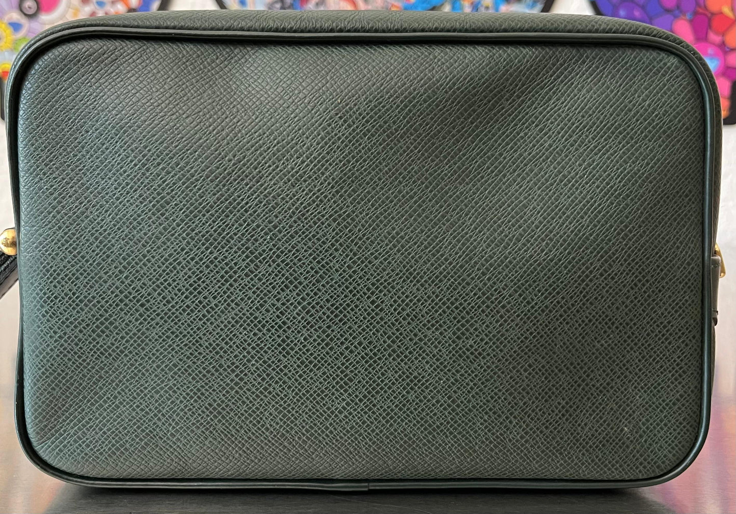 Louis Vuitton Karga Taiga Leder