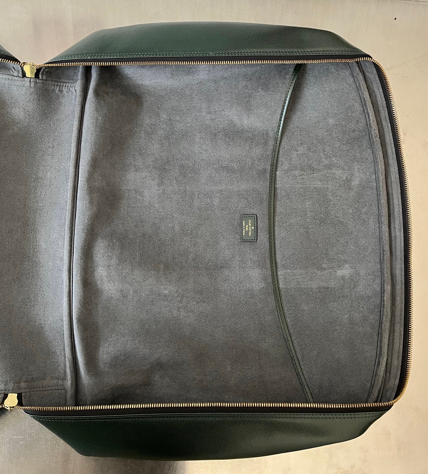 Louis Vuitton Helanga Taiga