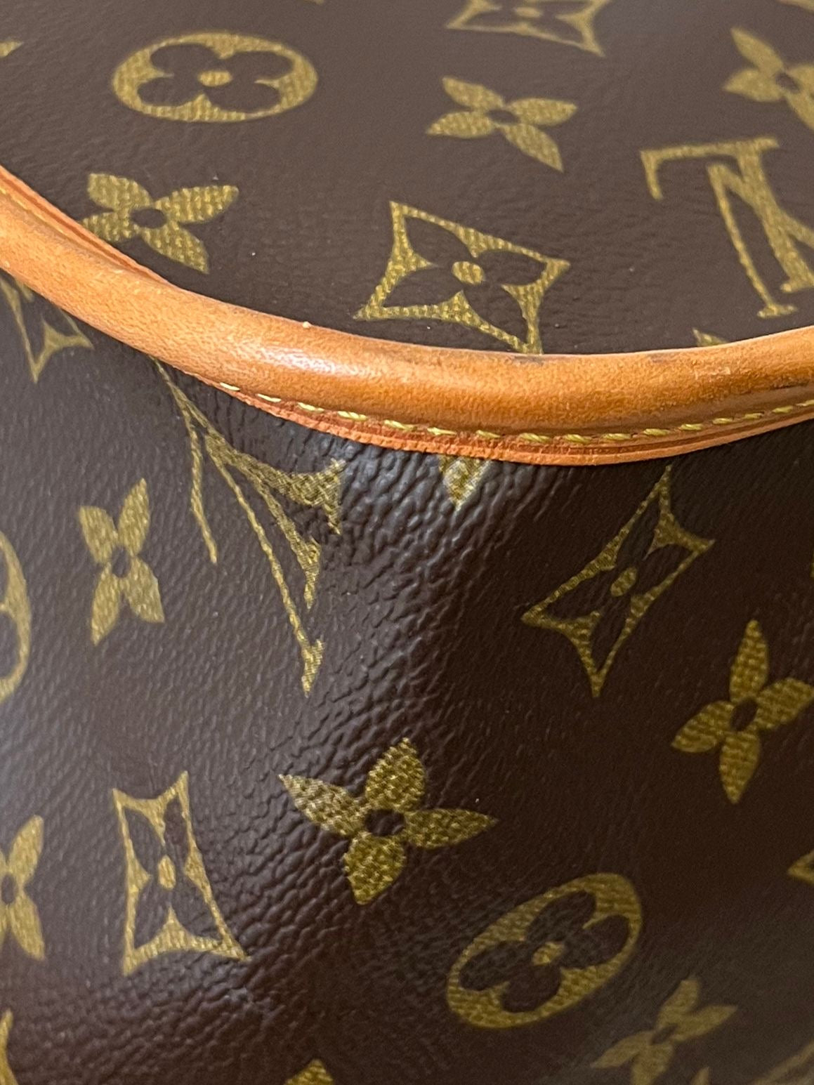 Louis Vuitton Gibeciere GM Messenger