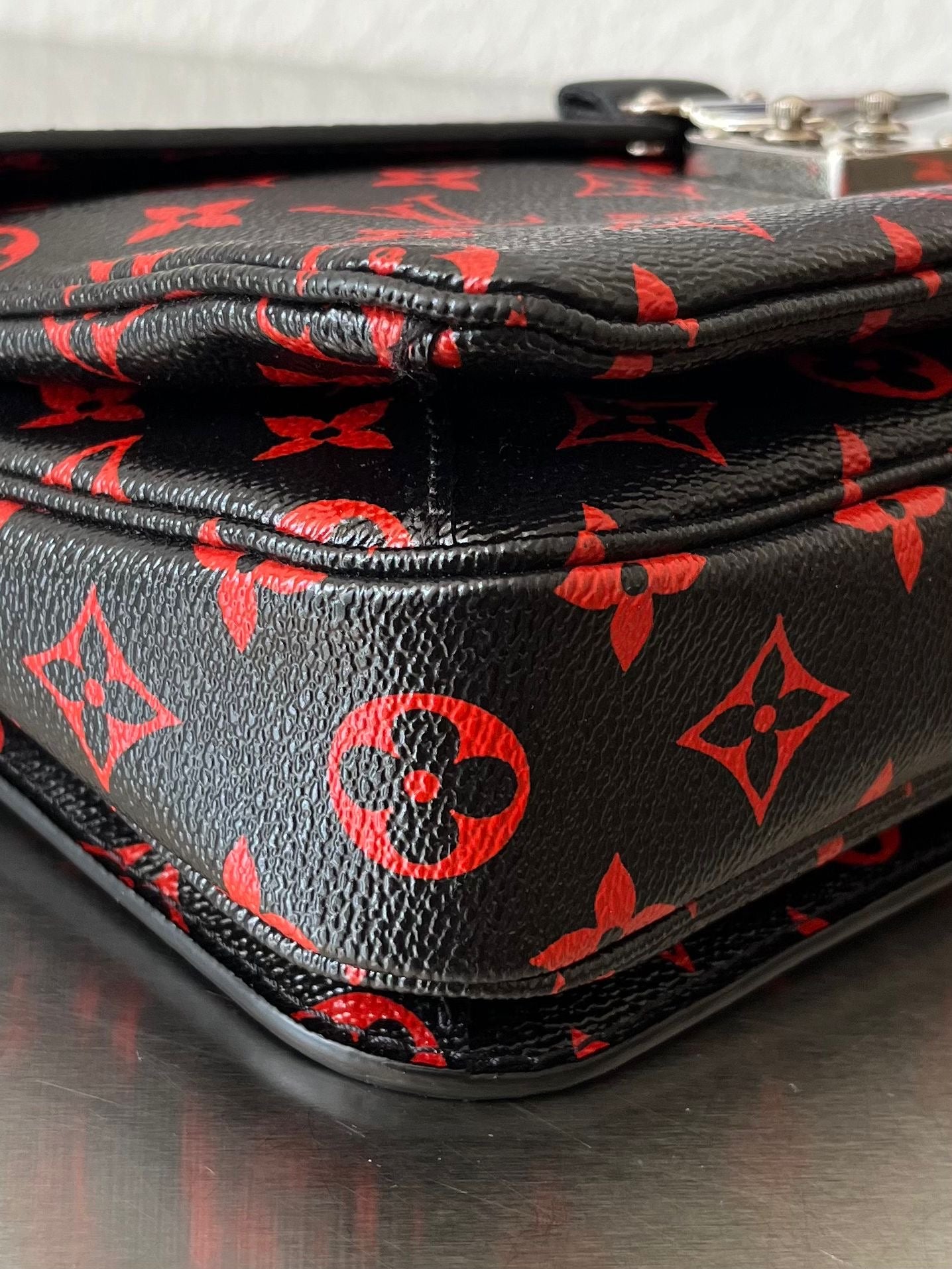 Louis Vuitton Metis Pochette Infrarouge (Limitiertes Modell)