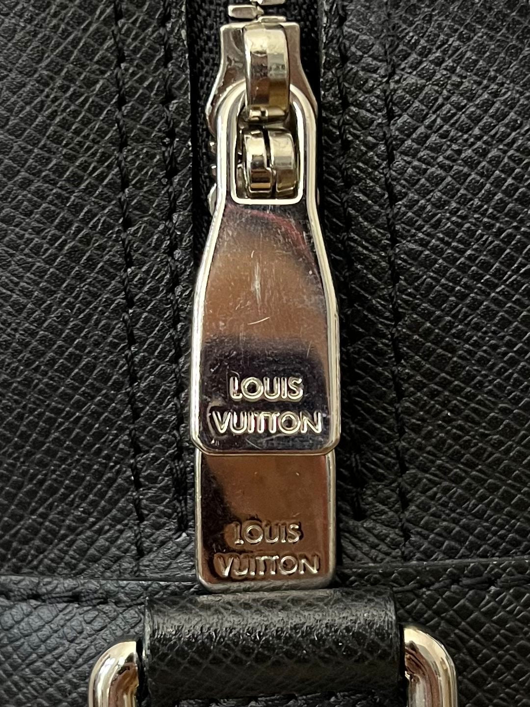 Louis Vuitton Porte Documents Taiga